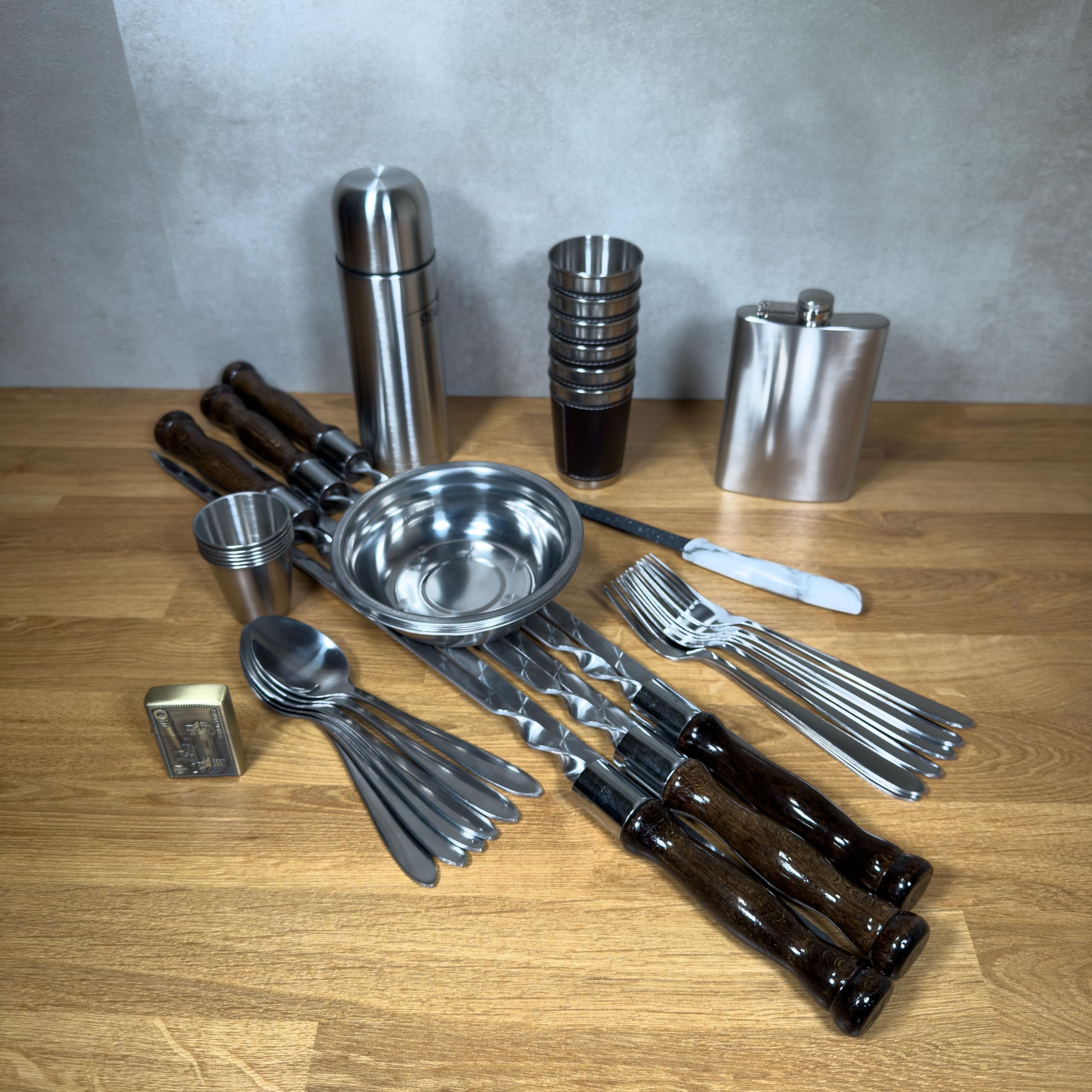 Camping Geschirr Set im Rucksack für 6 Personen – Outdoor Picknick Set mit Besteck, Tellern, Bechern, Thermoskanne, Holzspießen, Keramikmesser & Feuerzeug – Ideal für Wandern, Fahrradtouren,