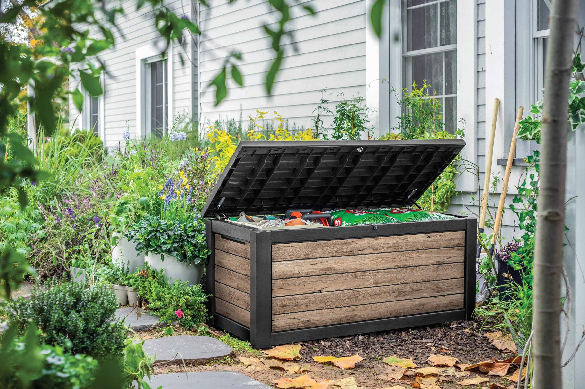 Keter Auflagenbox/Kissenbox 623 Liter l 157x72x69 cm l 100% Wasserdicht l mit Belüftung dadurch kein übler Geruch/Schimmel l Moderne Holzoptik l Deckel belastbar bis 250 KG Modell 2027