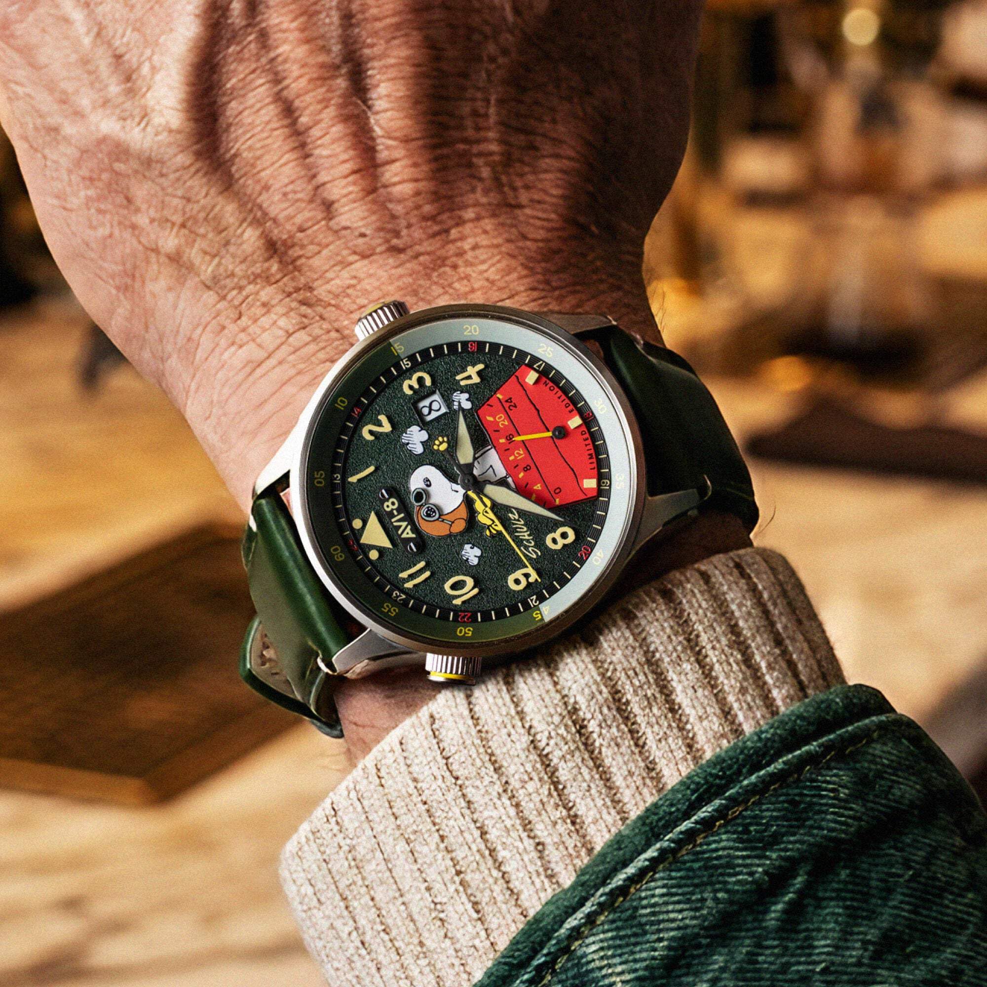 AVI-8 Hawker Hurricane Mckellar Dual Time Peanuts Snoopy Flying Ace Herren-Armbanduhr mit Lederarmband, 43,5 mm, AV-4151