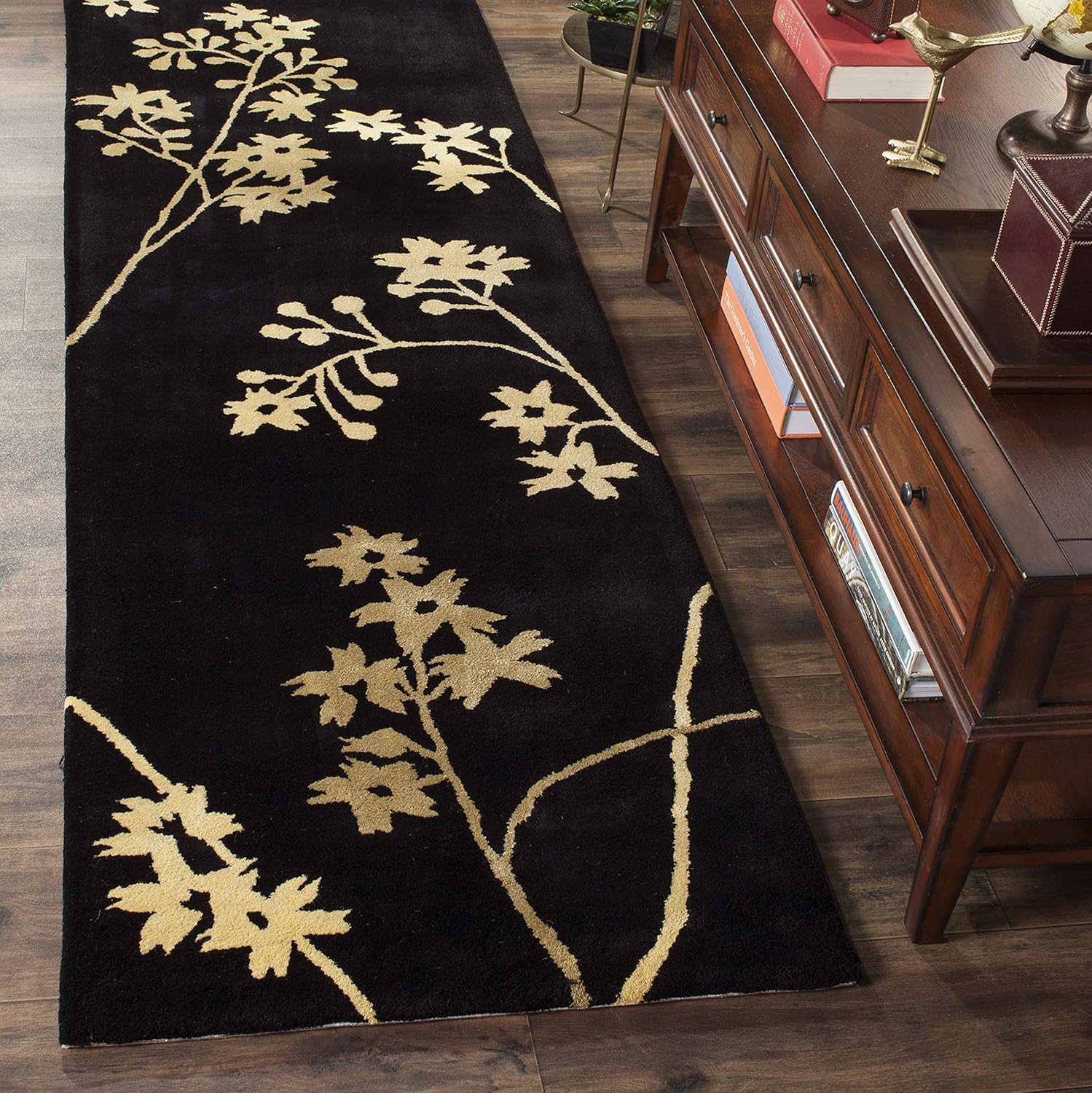 SAFAVIEH Soho Collection Runner Rug - 2'6" x 12', Black & Lime, Handmade Wool & Viscose, Ideal for High Traffic Areas in Living Room, Bedroom (SOH316B)
