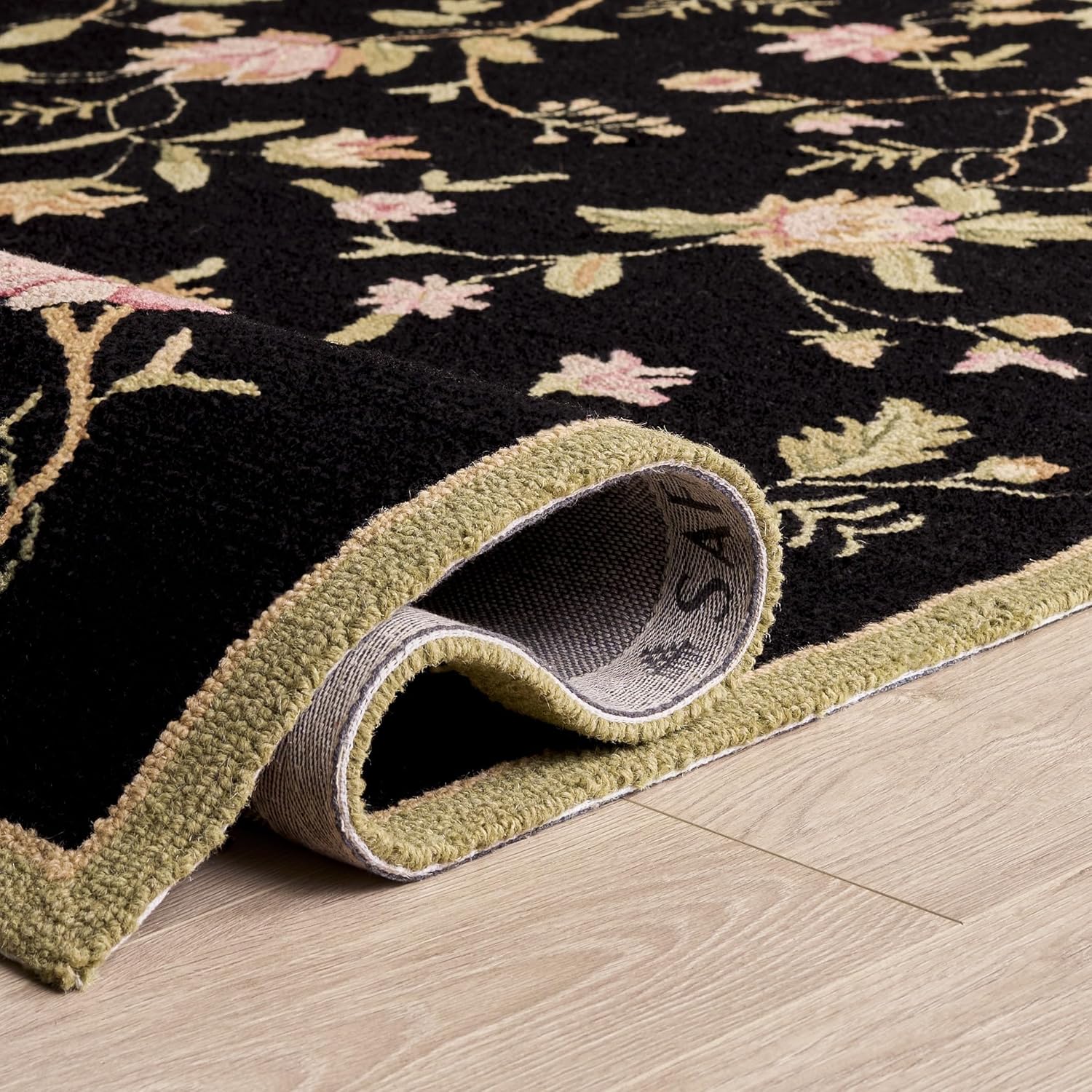 SAFAVIEH Chelsea Collection Accent Rug - 1'8" x 2'6", Black, Hand-Hooked French Country Wool, Ideal for High Traffic Areas in Entryway, Living Room, Bedroom (HK263B)