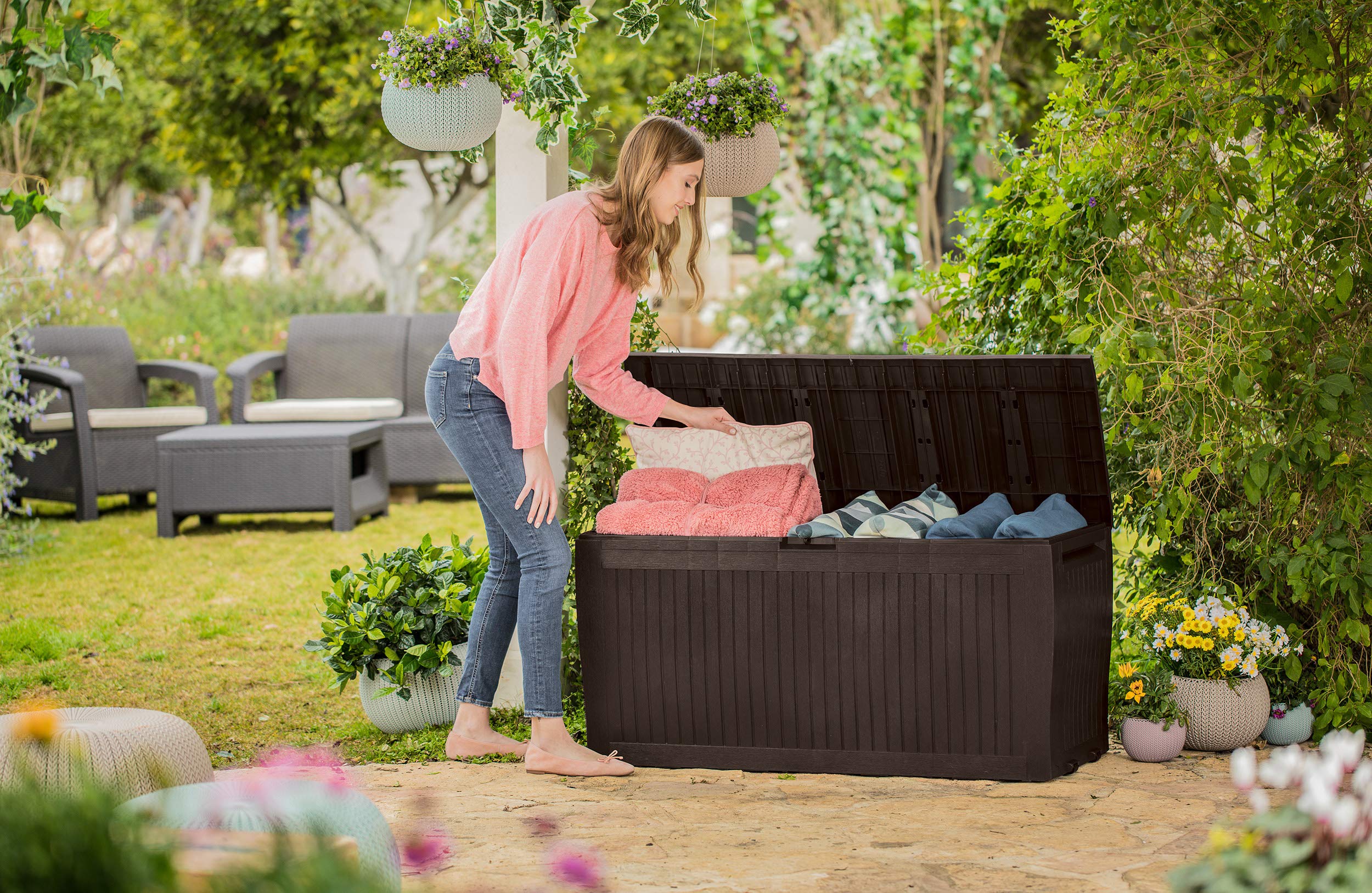 Koll Living Auflagenbox/Kissenbox 270 Liter 100% Wasserdicht mit Belüftung dadurch kein übler Geruch/Schimmel Moderne Holzoptik Deckel belastbar bis 250 KG (2 Personen)