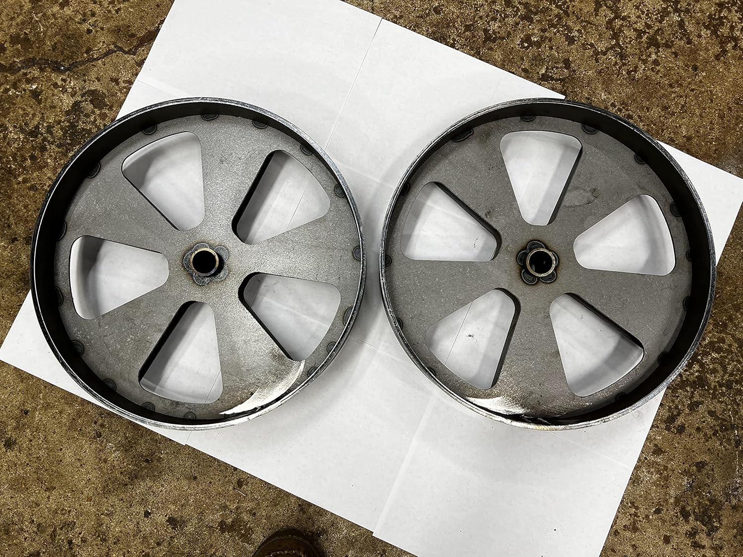 Custom Steel Wheels Smoker Grill (15 inch)