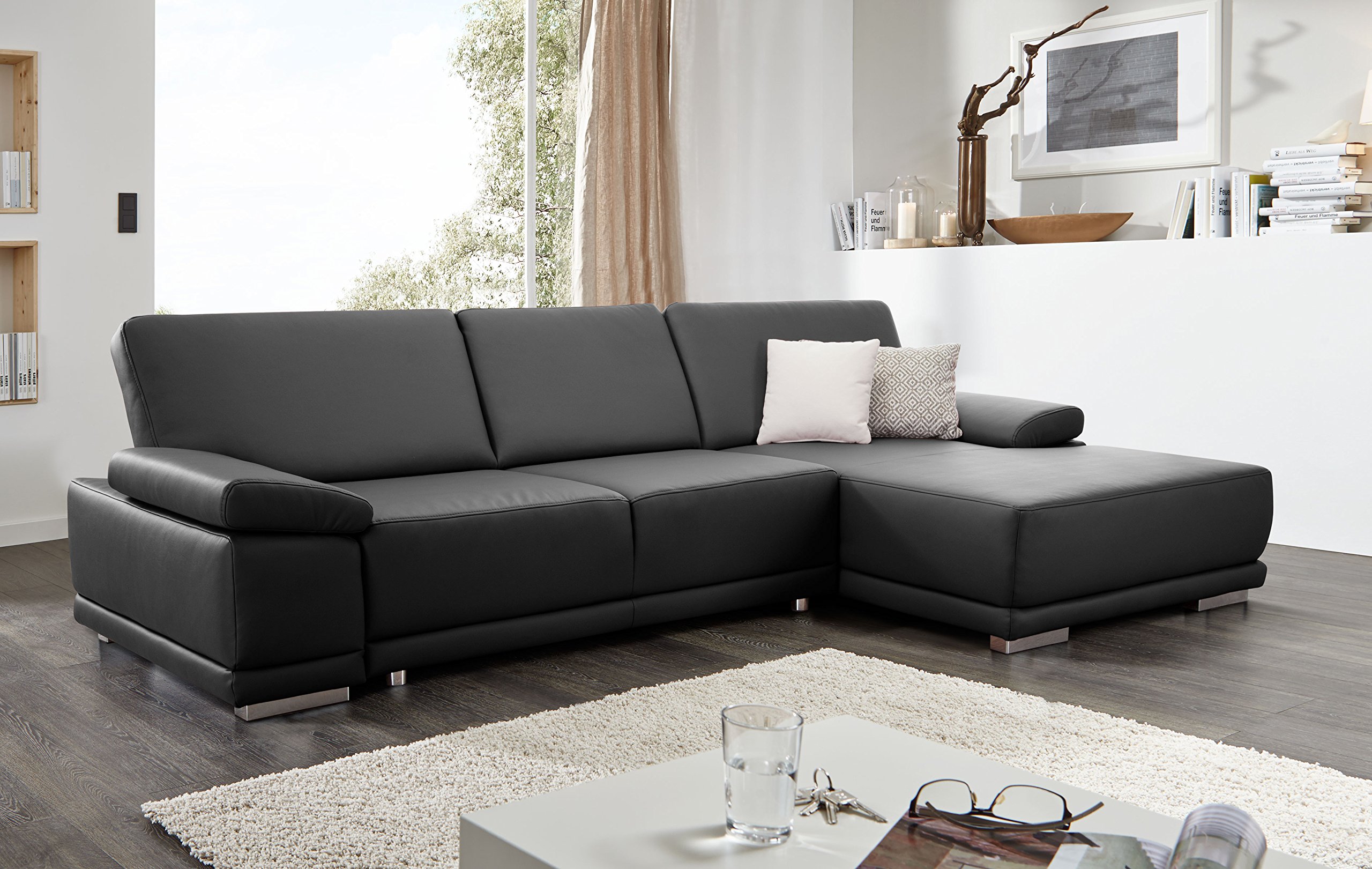 CAVADORE Ecksofa Corianne in Lederoptik / Couch inkl. Armteilverstellung und Longchair in modernem Design / 282 x 80 x 162 / Kunstleder, schwarz