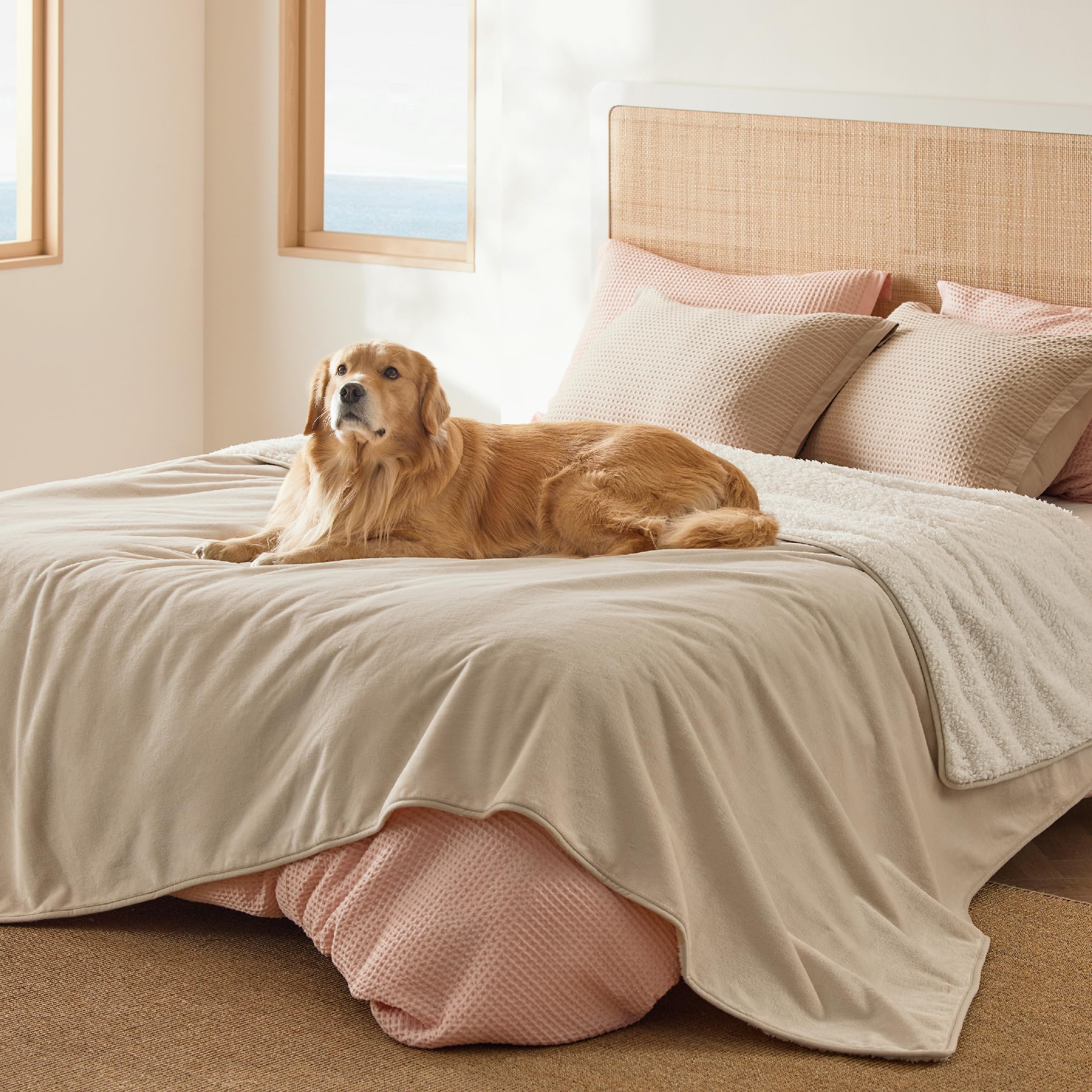 Bedsure Waterproof Blanket for Bed - Sherpa Fleece Waterproof Dog Blankets for Large Dogs, Pet Blankets for Bed/Couch/Dog Crate, Soft Plush Reversible