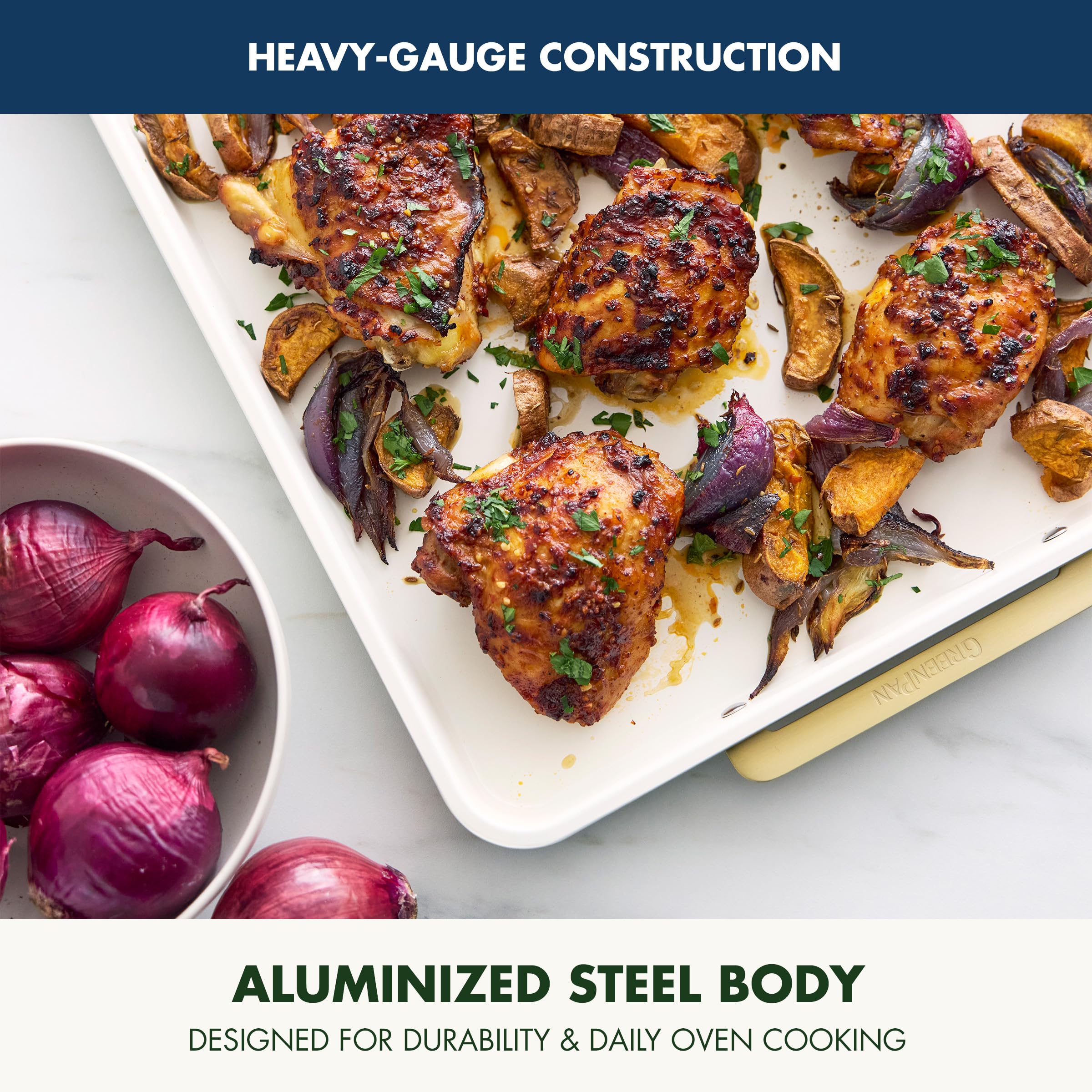 GreenPan Reserve Bakeware halbe Backform, 33 x 45,7 cm, Keramik-Antihaft-Backform, PFAS- und BPA-frei, goldene Griffe, langlebiger Stahl, vielseitiges und platzsparendes Ofengeschirr, Gefrierschrank