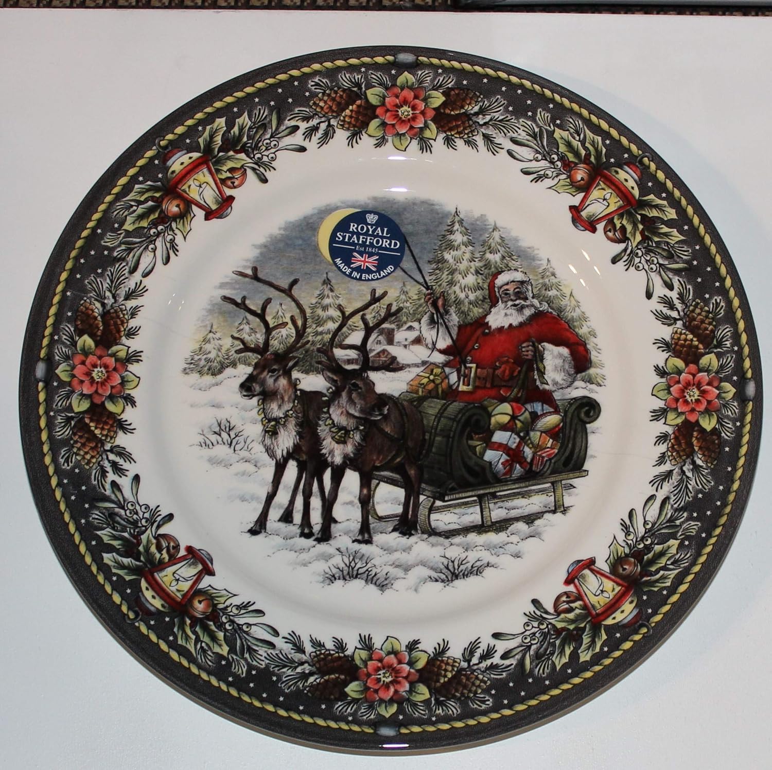 Royal Stafford Santa's Sleigh Christmas Dinnerware Sets - Set of 4 (Dinner Plates)