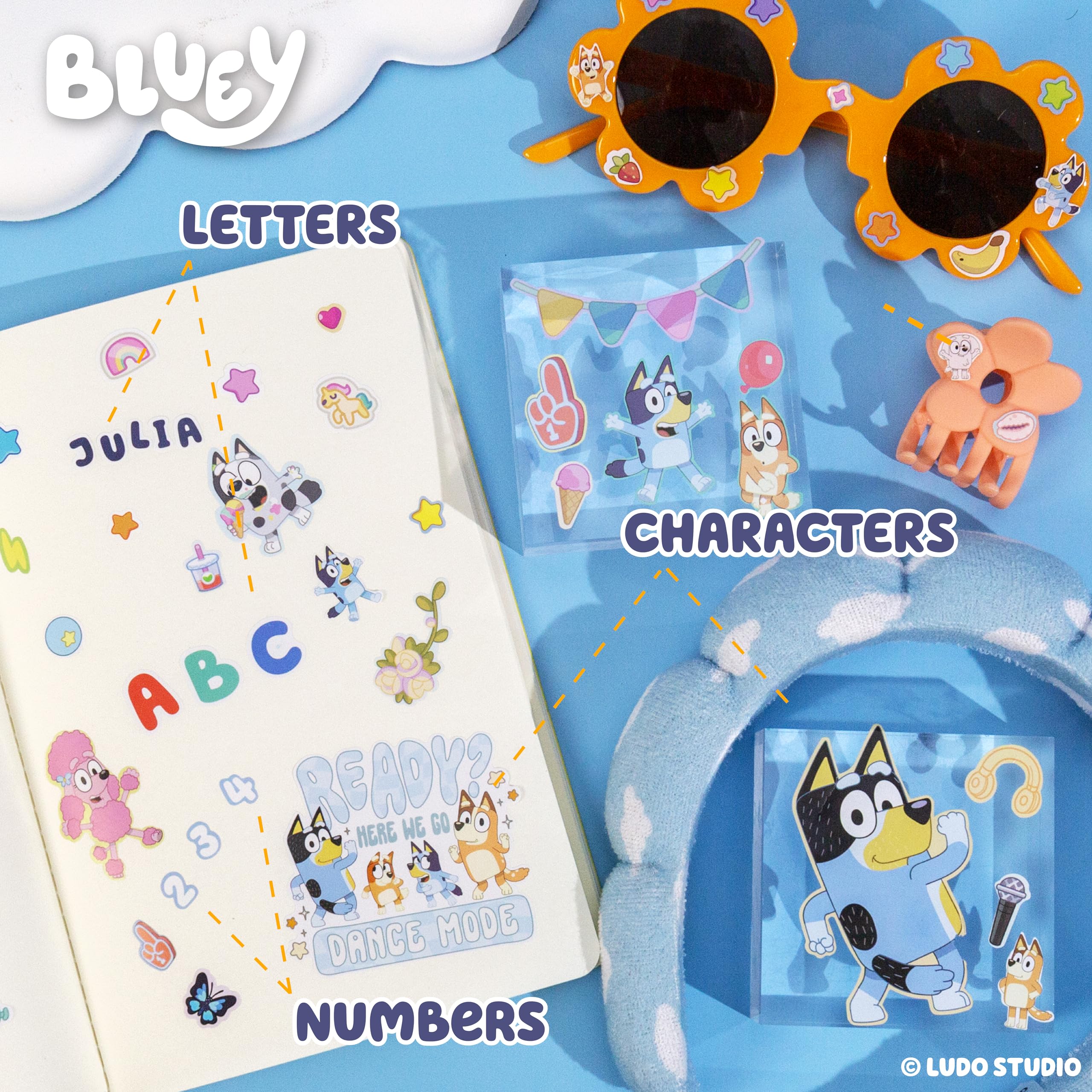 Libro de pegatinas Bluey 1500+, incluye pegatinas de papel para cartas, azul, bingo, bandido, chile y más, tamaños grandes y pequeños, gran papelería infantil