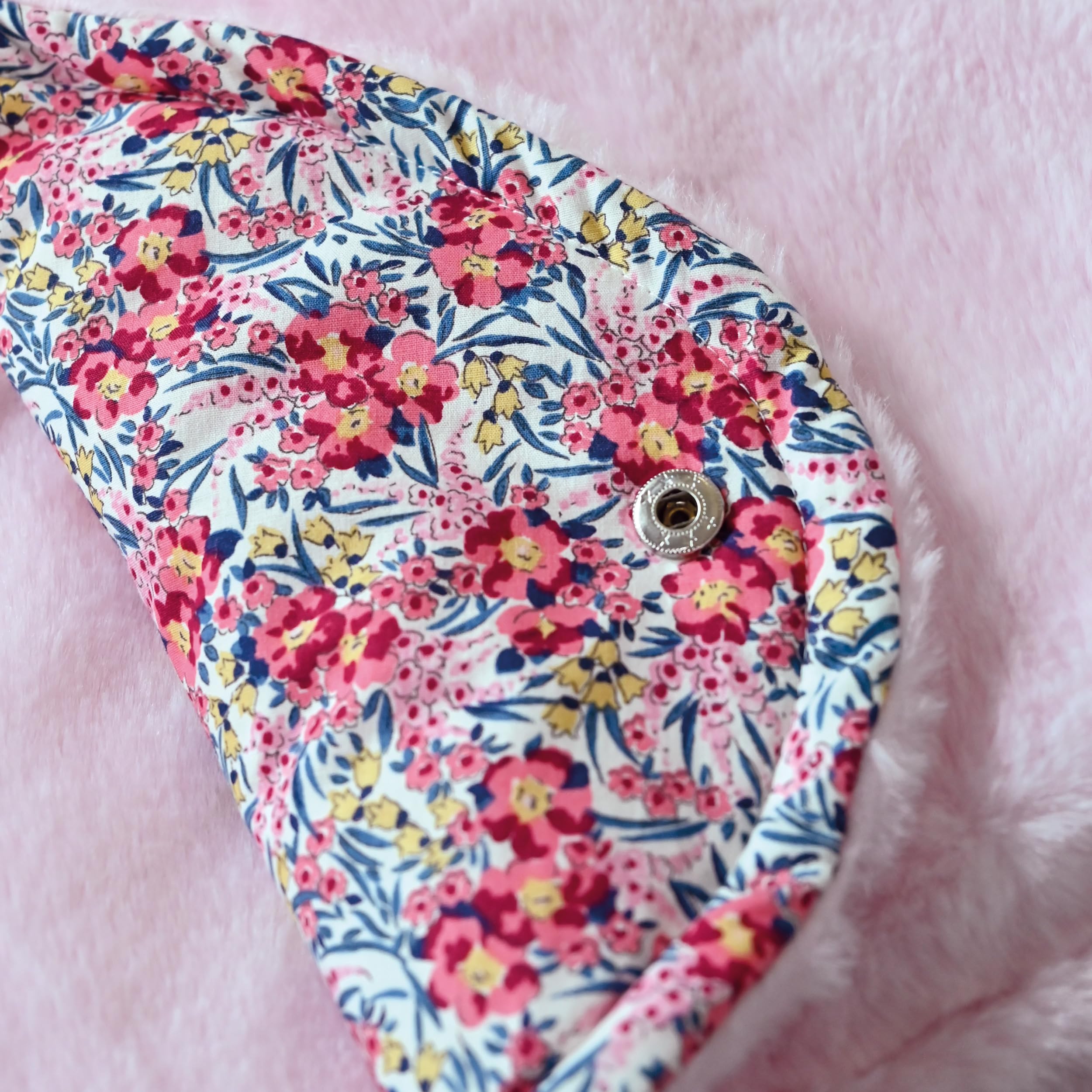 DOUDOU ET COMPAGNIE - Nid d'Ange Douillet BOH'AIME FAON - Couverture Matière Peluche Rose et Fleuri - Pour Siège Auto, Cosi, Poussette - Bébé 0 à 6 Mois - 69 cm - Cadeau De Naissance - DC4031