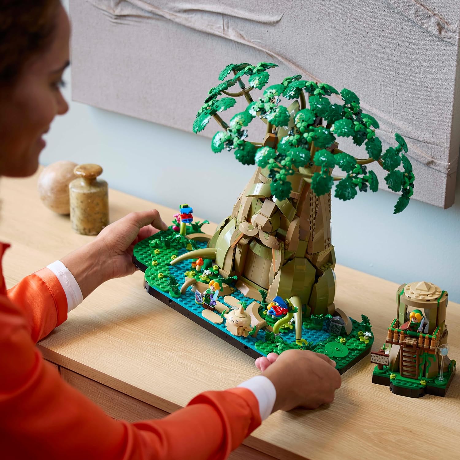 LEGO The Legend of Zelda Vénérable Arbre Mojo 2-en-1 - Kit de décoration Collector - Princesse Zelda & 3 minifigurines de Link - Set de Construction pour Adulte - Cadeau pour Fans de Jeux vidéo 77092 — vue 9