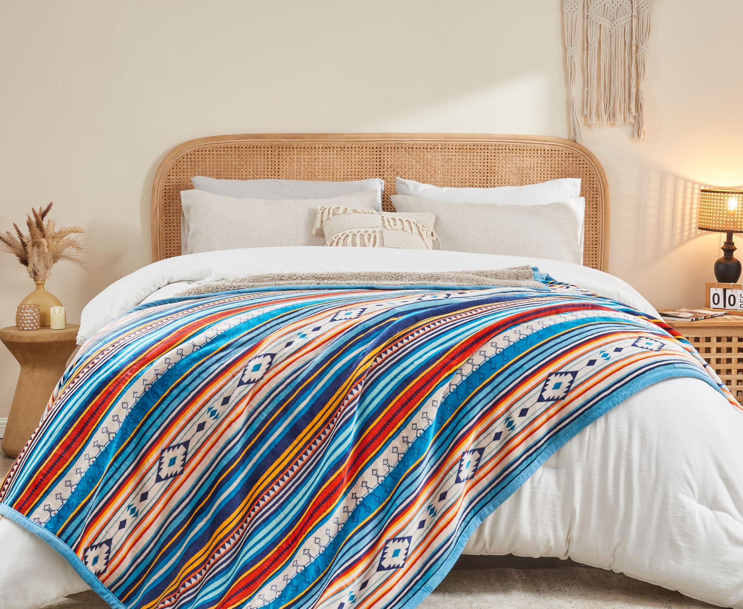 Qucover Coperta Avvolgente, Coperta Plaid per Casa 220x240cm, Coperta per Divano Soffice e Morbida, Coperta per Divano Double Face con Sensazione Cashmere, Coperta in Pile a Righe Colorate