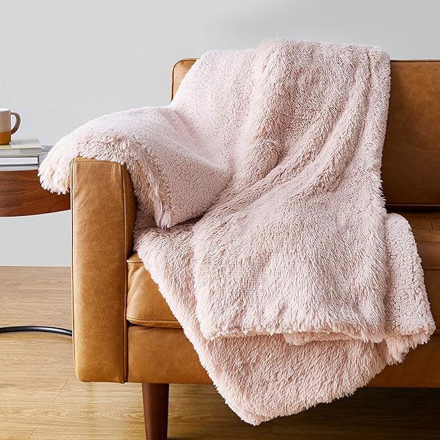 Amazon Basics Shaggy Long-Pile Faux Fur Sherpa Throw Blanket, 152 x 178 cm - Peach Blush