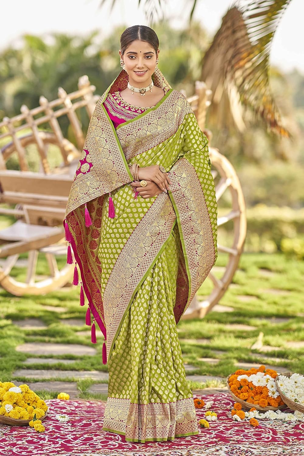 MANOHARI Most Trendy Jacquard Work Woven Saree with Unstitch Blouse Piece - Image 2