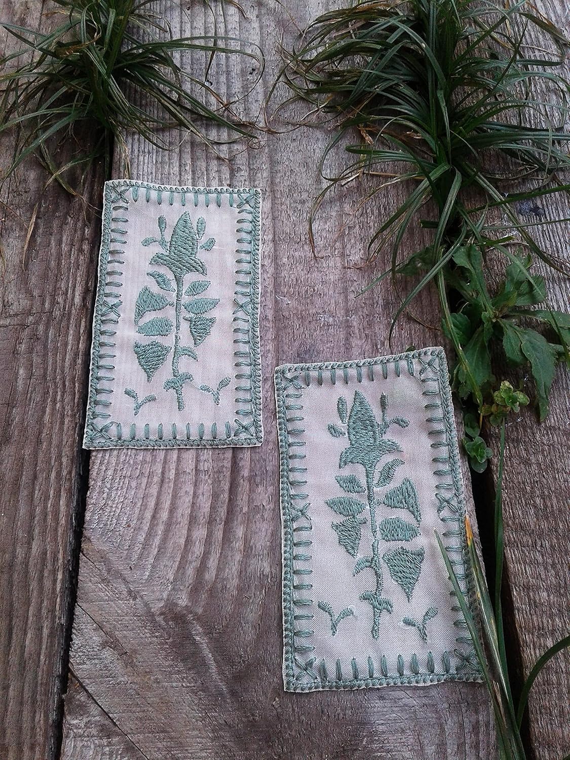 Moks258(p) set of 2 embroidered patches, pale green flower patch