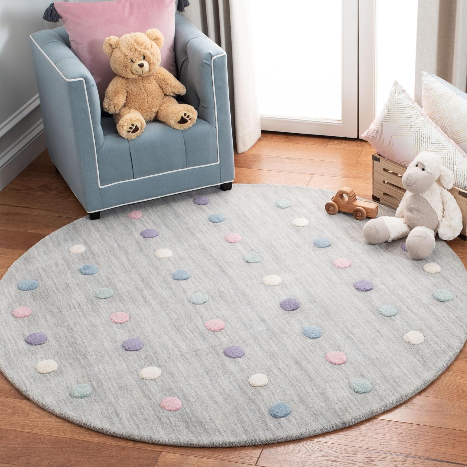 SAFAVIEH Kids Collection Area Rug - 6' x 9', Light Pink, Handmade Polka Dot Wool, Ideal for High Traffic Areas in Living Room, Bedroom (SFK803U)