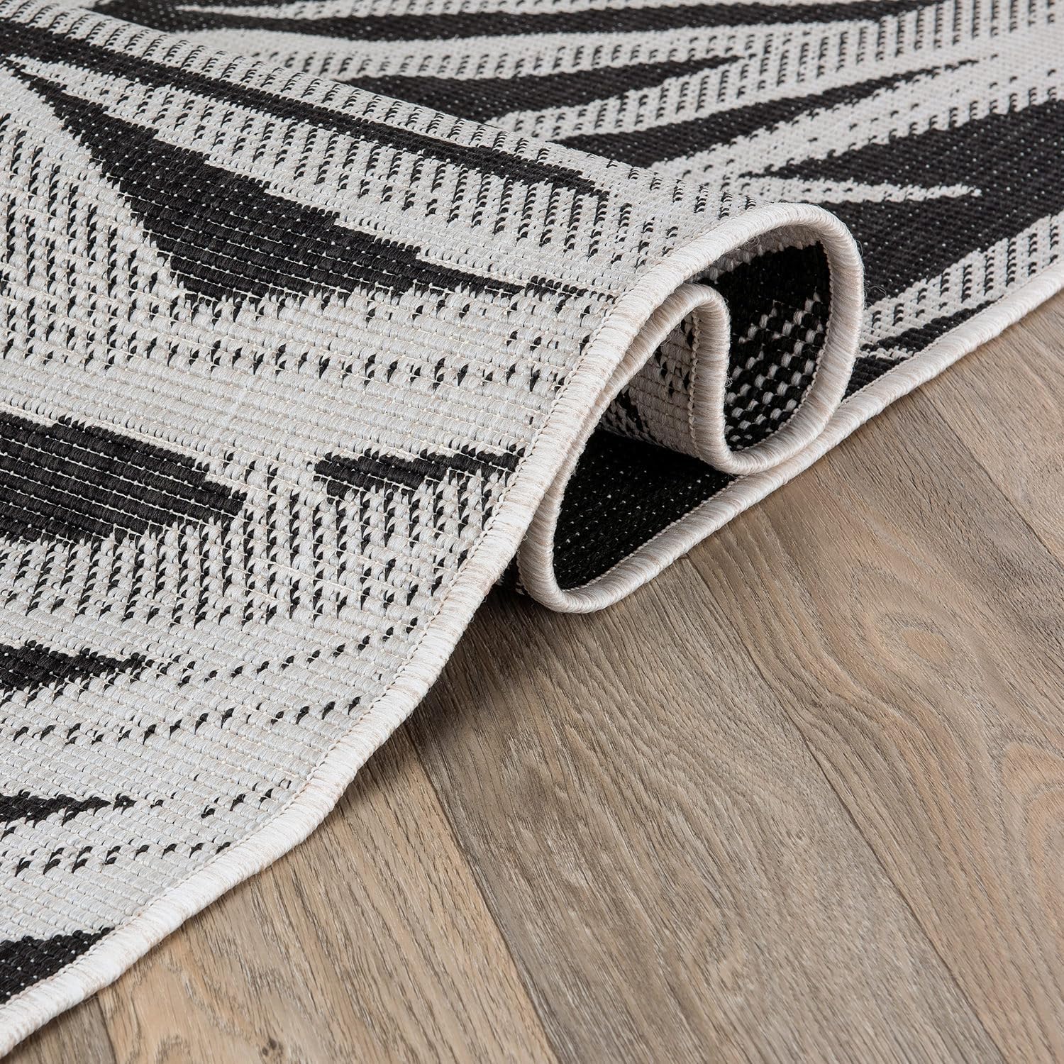 Rugshop Tropical Leaves Nature Inspired Indoor/Outdoor Area Rug 7' 10" x 10' Black