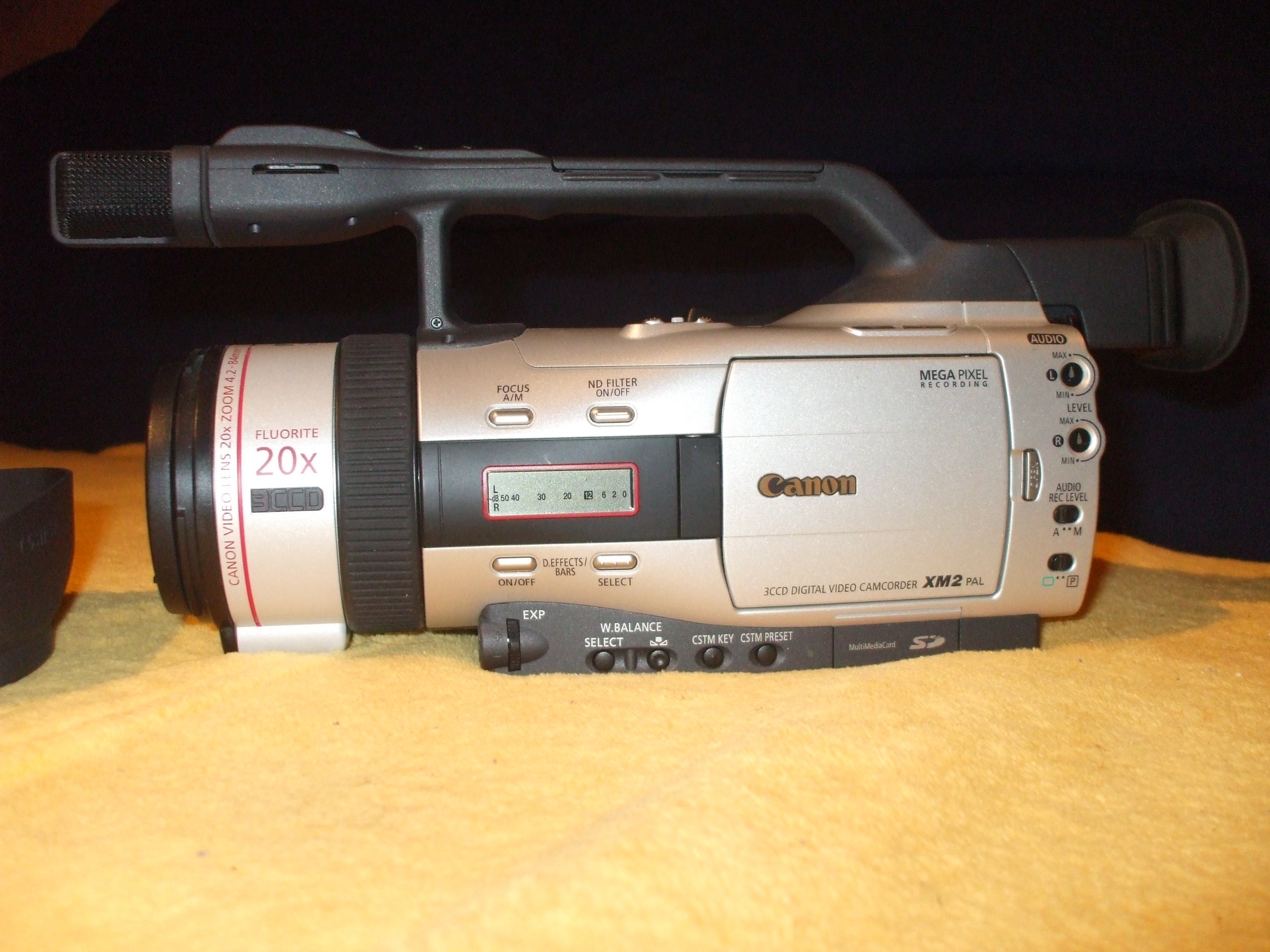 Canon XM2 miniDV Profi-Camcorder mit 3 CCD