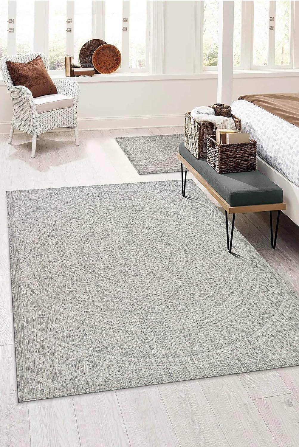 Adiva Rugs Outdoor Indoor Area Rug, Weather Resistant, Easy to Clean, Stain Resistant Floor Mat for Dining Room, Backyard, Deck, Patio (Silver Weiss, 5' x 7')
