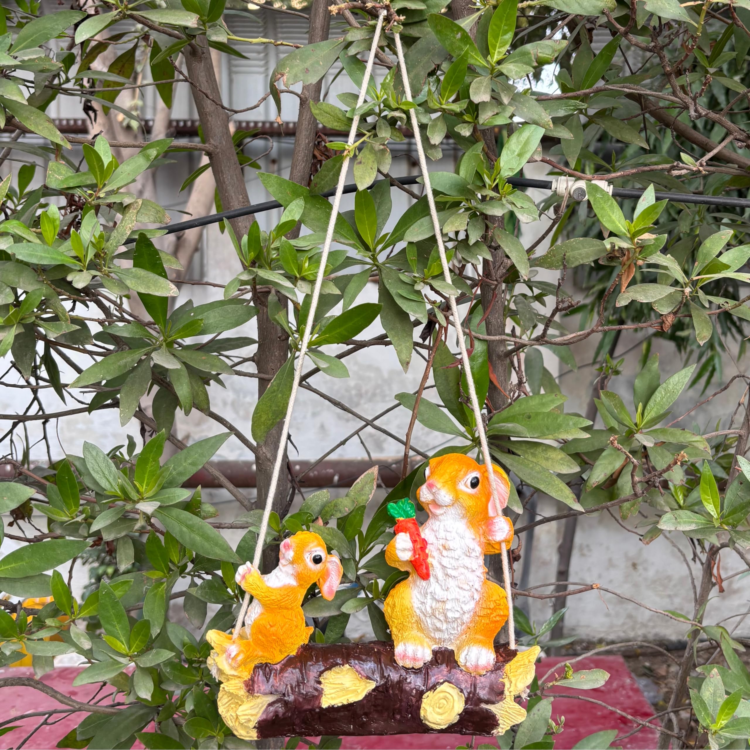 Wonderland Hand-Painted Hanging Garden Swing – Whimsical Rabbit & Squirrel Duo on Log with Carrot – Weather-Resistant Resin Outdoor Decor-image-20