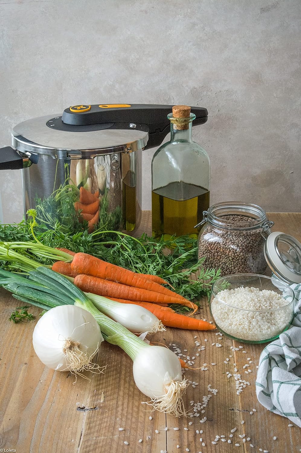 Pressure cooker with fresh ingredients