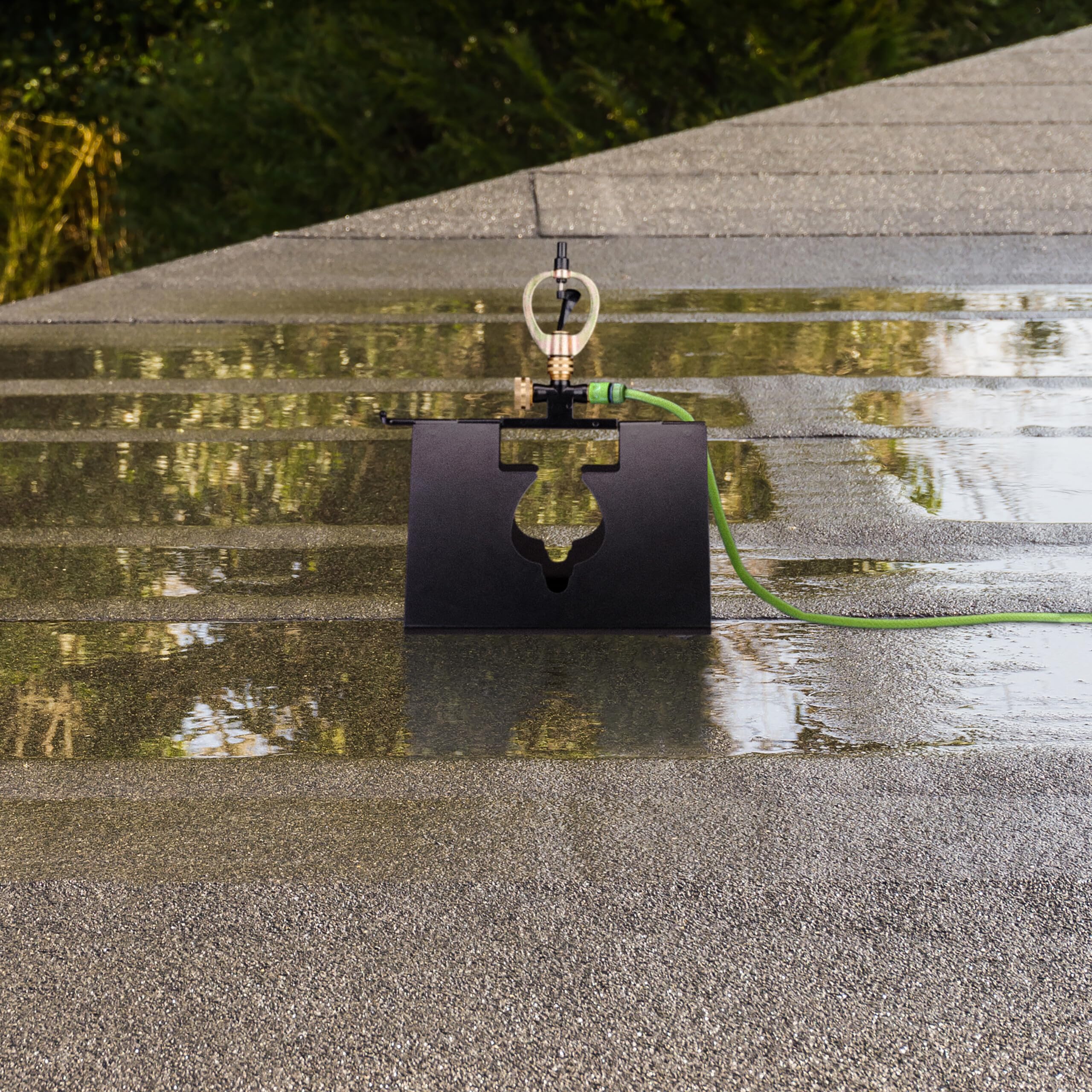 Relaxdays Arroseur de Jardin ou Toit, raccord pour Tuyau d’Eau 1/2", irriguer Surfaces Rondes Jusqu’à 78 m², Noir/doré