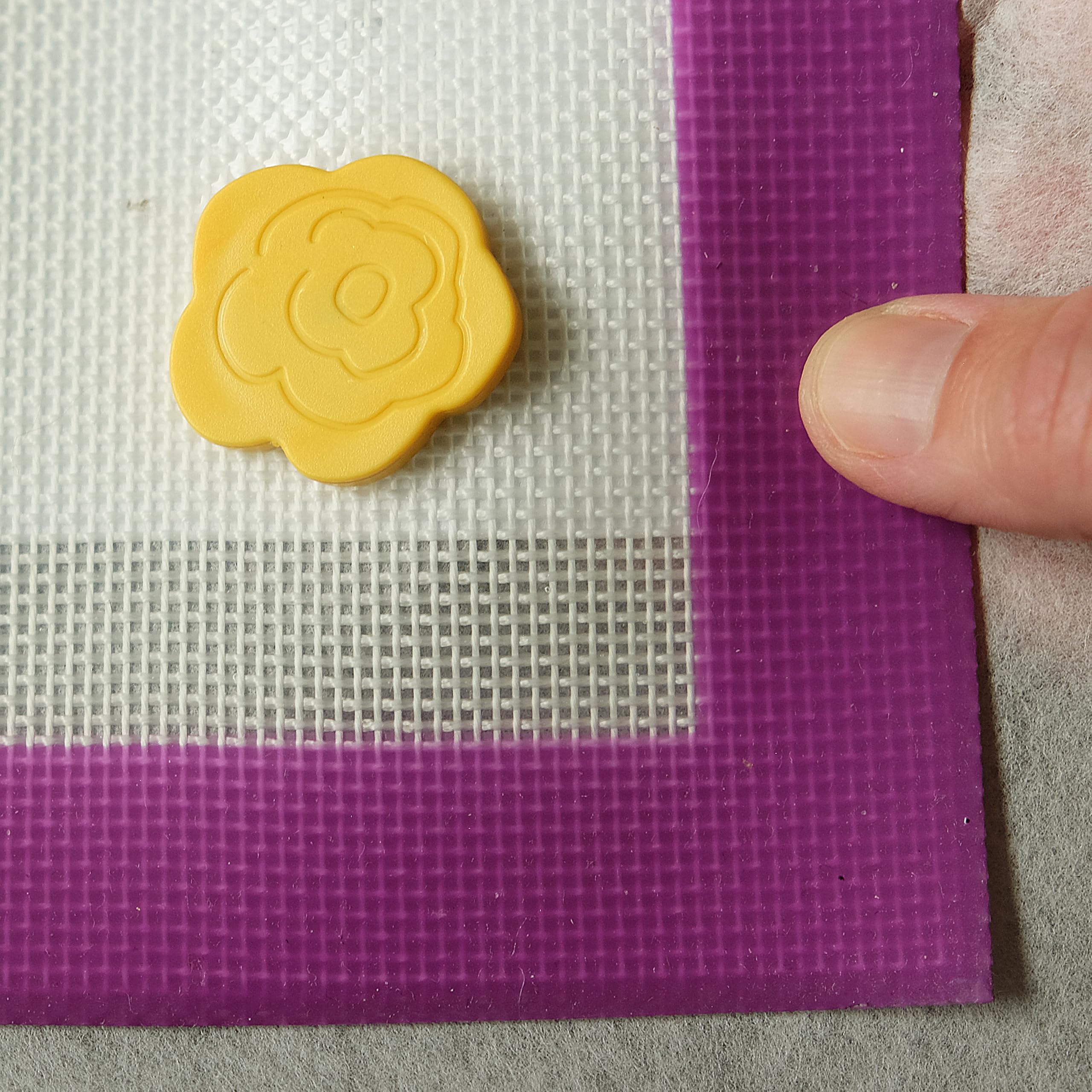 Laura Heine SewTites Magnetic Sewing Pins - Set of 4 Flower Shaped Sewing Magnets to Replace Straight Pins & Fabric Clips