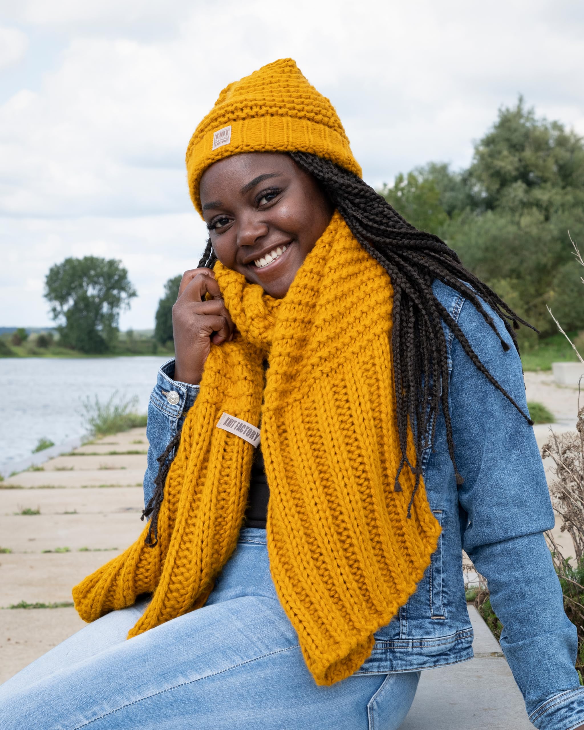 KNIT FACTORY - Alex Schal - Lange Strickschal - Mit grobmaschige Strickmuster - Aus Wolle - Für Damen und Herren - 200 x 45 cm