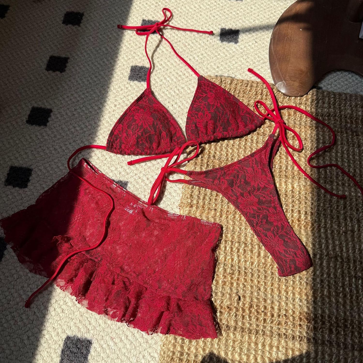 Elegant Lace Cutout Halter-Neck Separate Bikini Set for Women—3-Piece Resort and Beach Swimwear