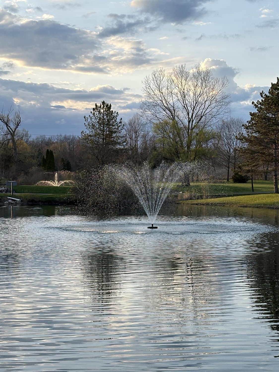 Large Floating Pond Fountain 3/4 HP - 1 HP | 125' Cord | 120V | Optional RGB Bluetooth Light Kit | Easy Install - No Tools Required (Without Bluetooth Light Kit, 10000 GPH (1 HP))