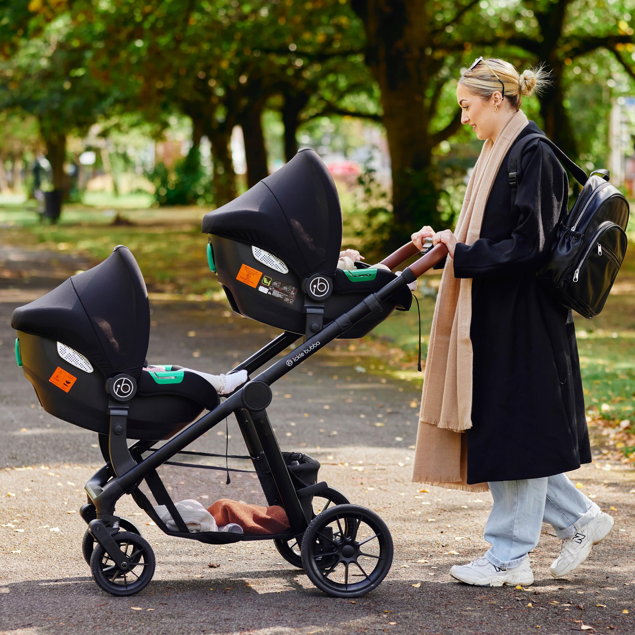 Système de voyage Ickle Bubba Virgo Twin 18 pièces avec sièges auto i-Size Cirrus et base ISOFIX, adapté de la naissance à 15 mois – poussette tandem et accessoires (Noir)