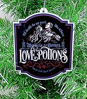 Vista 2 de Morticia y Gomez Addams Love Potions Adorno de Navidad (A98)