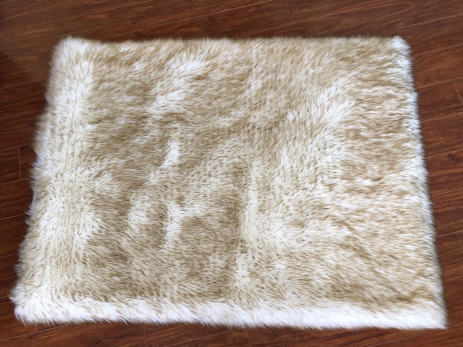 LAMBZY Faux Sheepskin Super Soft Hypoallergenic Rectangular Area Rug Plush Fur, Luxury Shaggy Silky Plush Carpet for Bedrooms Rugs Living Room Kids Rooms Sofa Floor Rugs (4'x6', White/Brown)