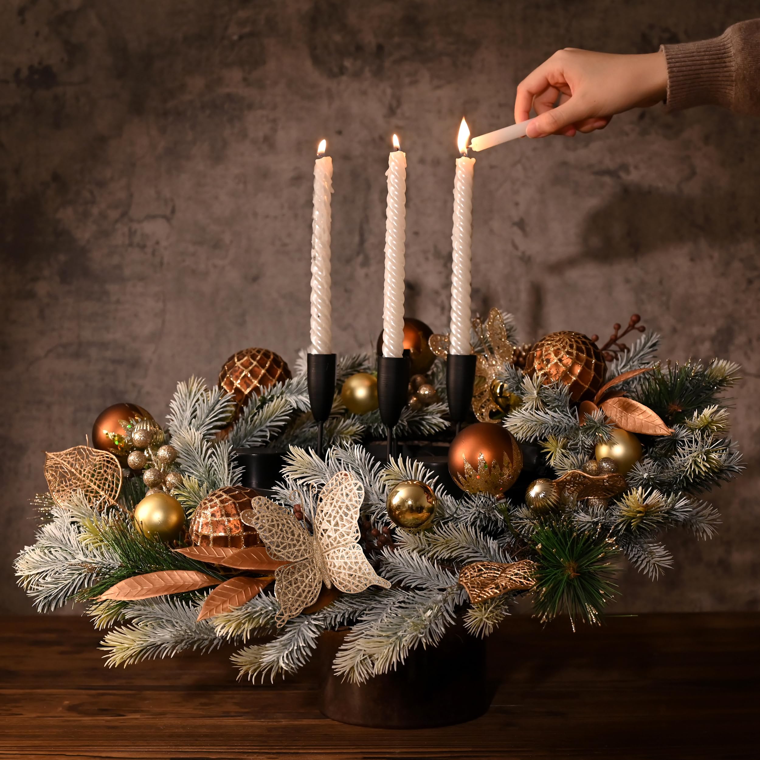 Decorbyhannah Couronne de Noël pliable – Couronnes de Noël pour porte d'entrée avec lumière – Décoration d'intérieur et d'extérieur avec pommes de pin et baies pour fenêtre de table et fenêtre (doré