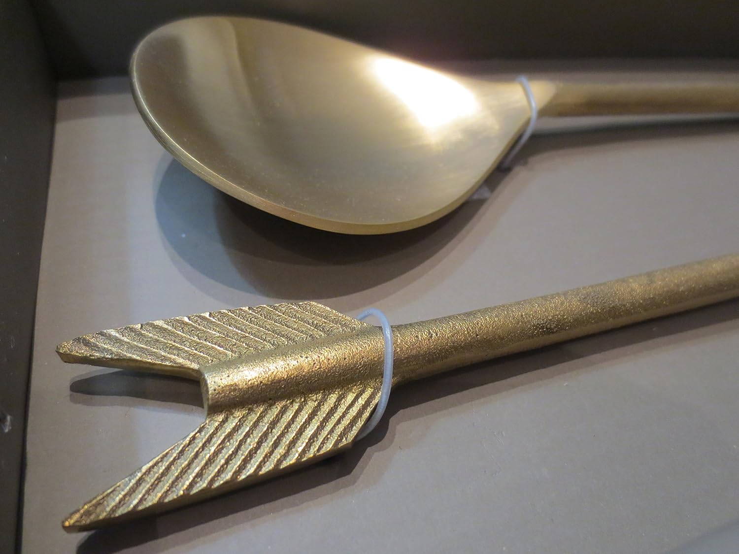 Shiraleah Chicago Arrow Salad Servers, Gold