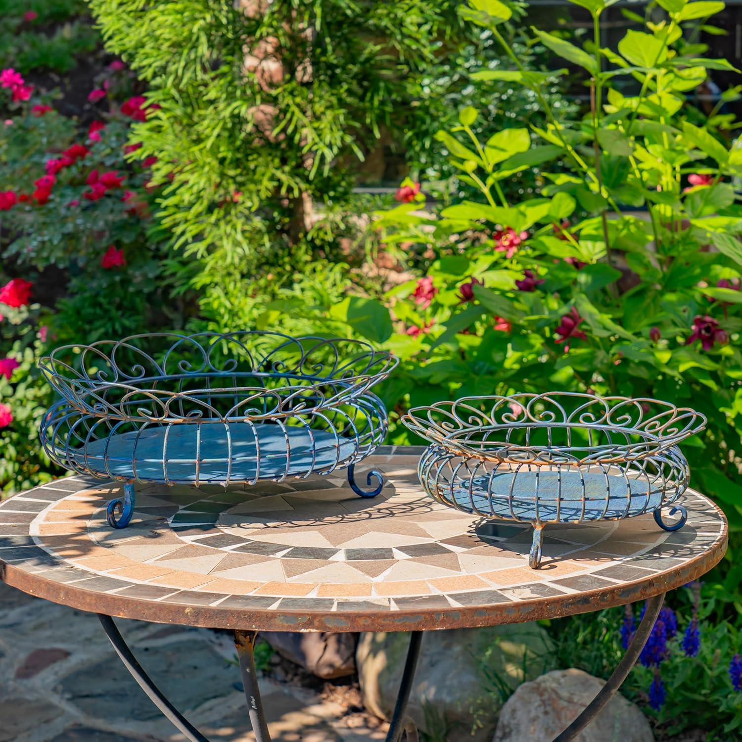 Zaer Ltd. Vintage Metal Wire Flower Baskets, Set of 2, Powder Coated Metal, Collection London 1812" (Antique White)