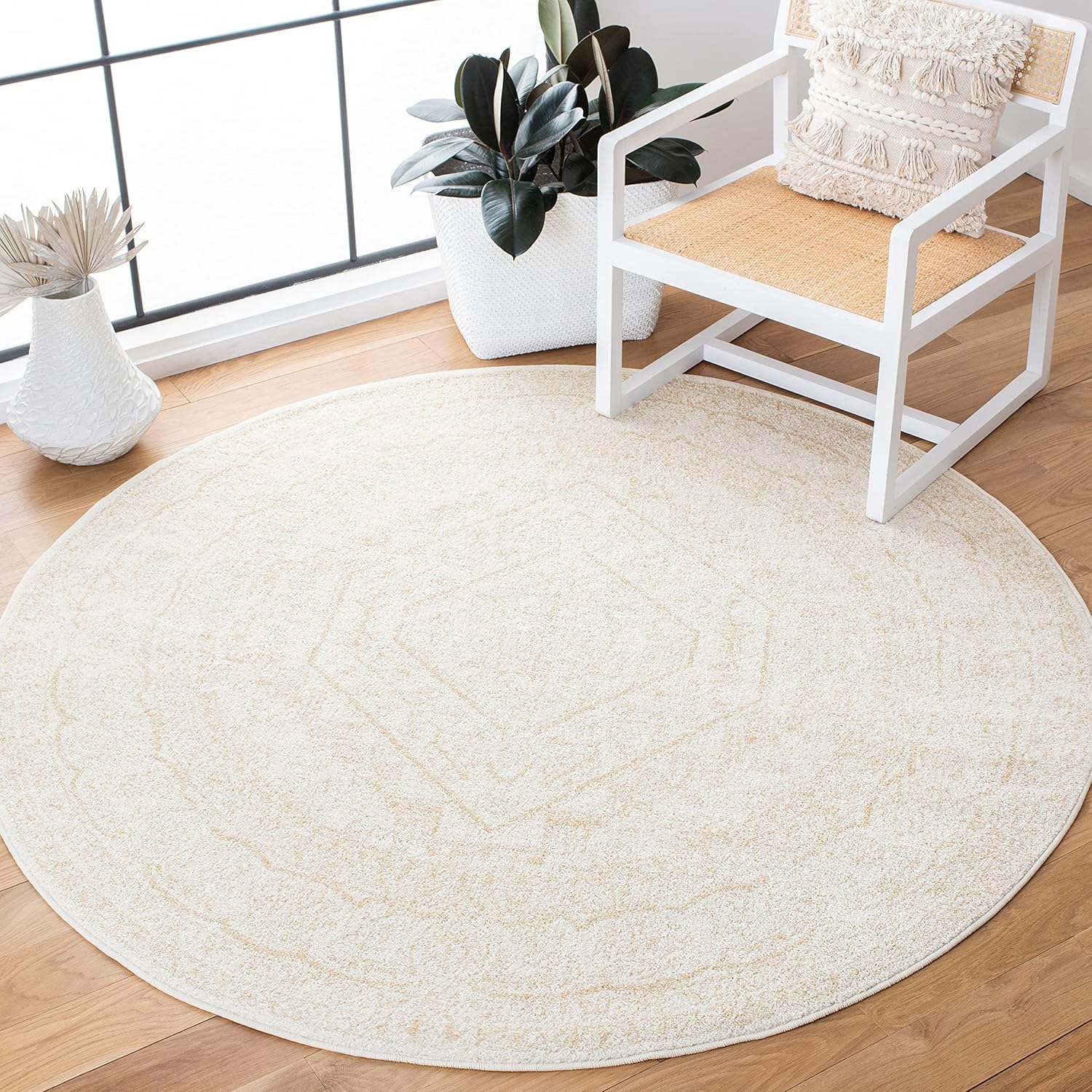 Amazon.com: SAFAVIEH Adirondack Collection Area Rug - 6' Round, Ivory ...