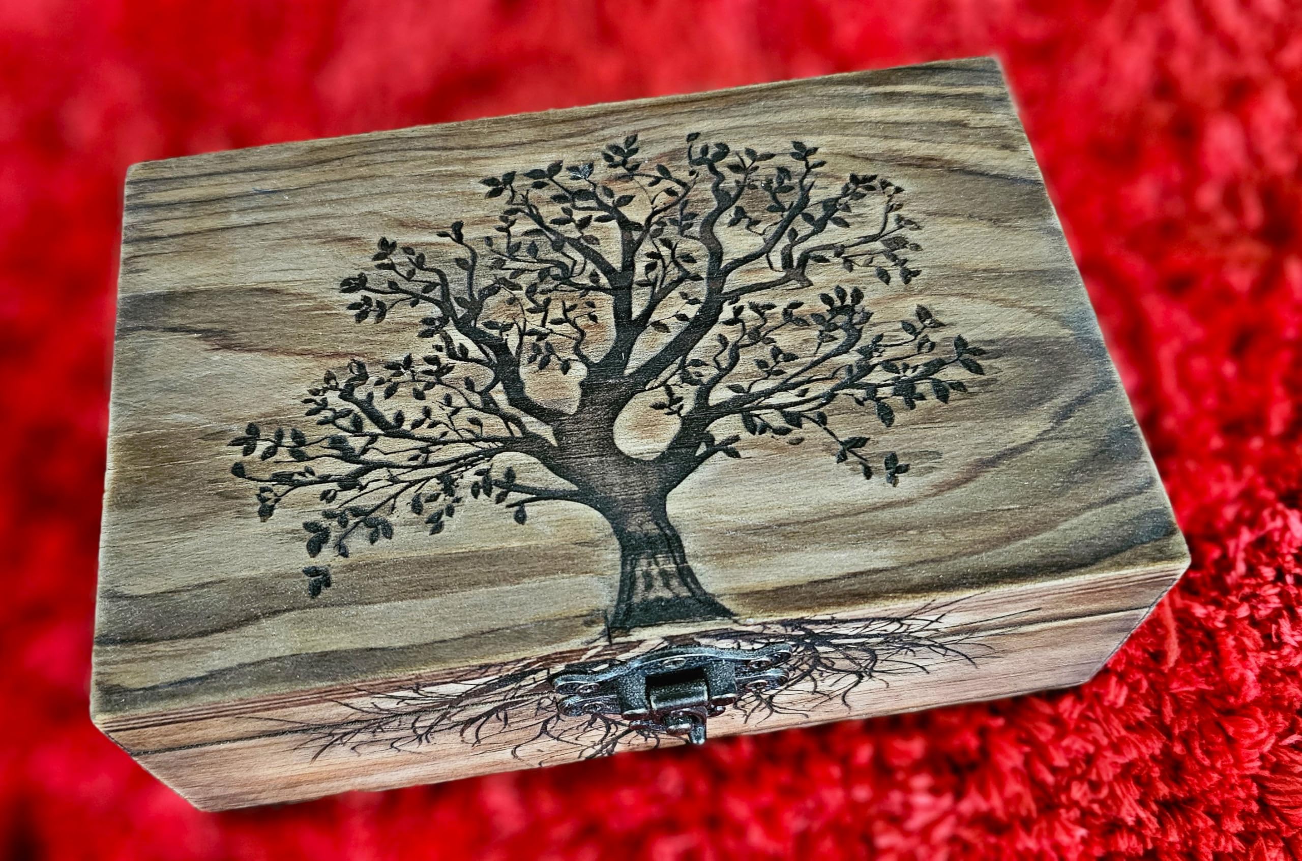 Joyero de madera con diseño de árbol de la vida, caja de almacenamiento rústica grabada para joyas y recuerdos y organizador de baratijas con diseño grabado (TOLD) (árbol de la vida