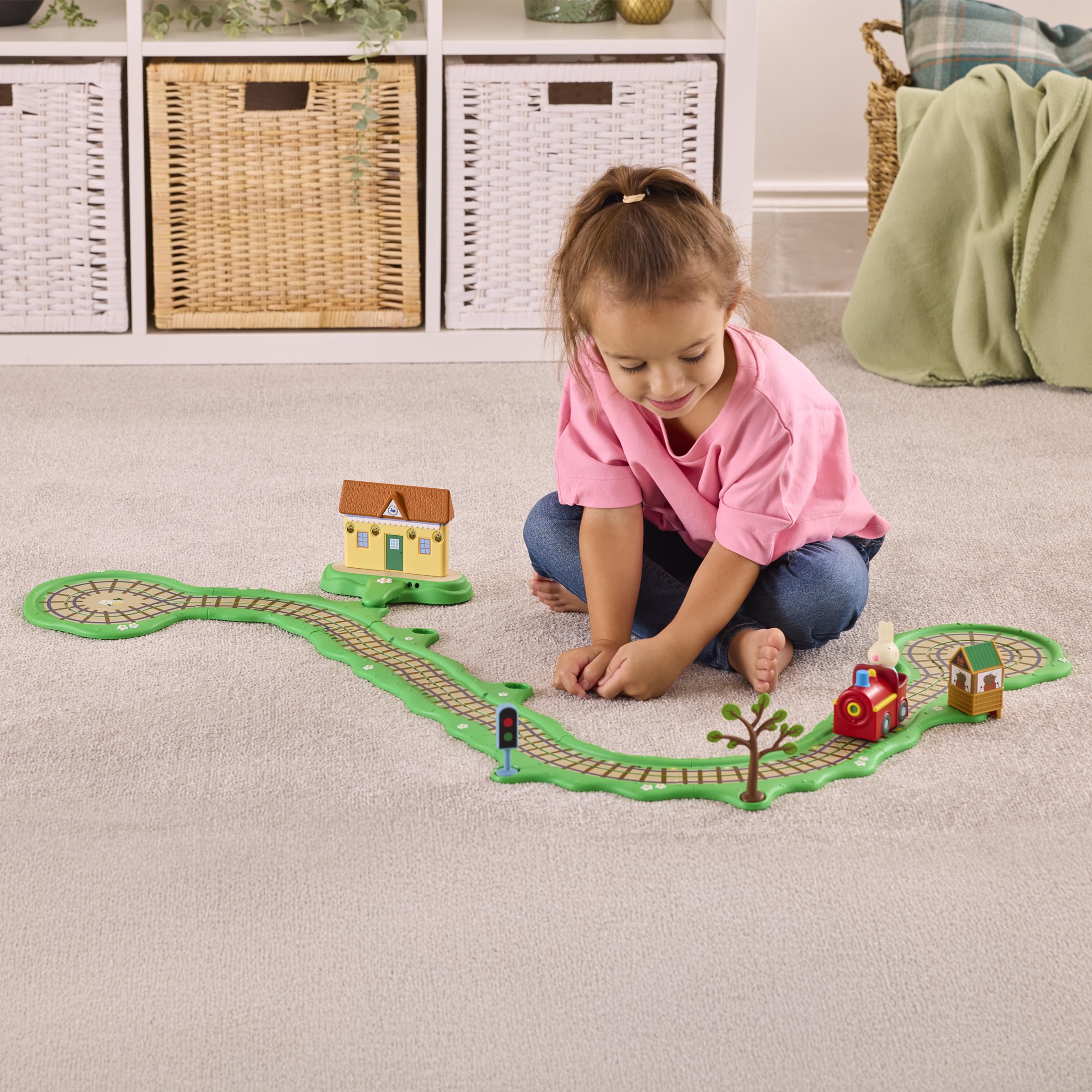 Bandai - Peppa Pig Train Clickety Clack - Circuito sonoro con stazione interattiva - Giocattolo educativo e divertente per bambini - Suoni e frasi - Giocattolo per bambini da 2 anni - Whizz Around