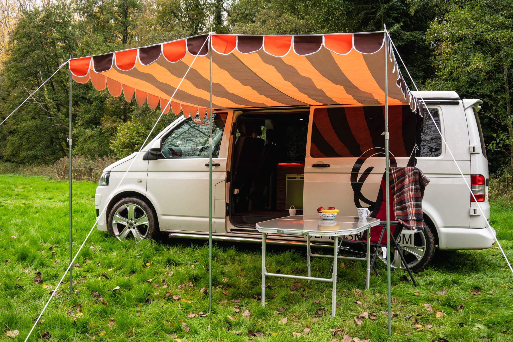 OLPRO Auvent rétro pour camping-car / caravane - 260 cm x 260 cm - Rayures orange et marron - Court voyage - Rapide / facile à installer - Salon - Manger en plein air - 3 barres réglables - Rail