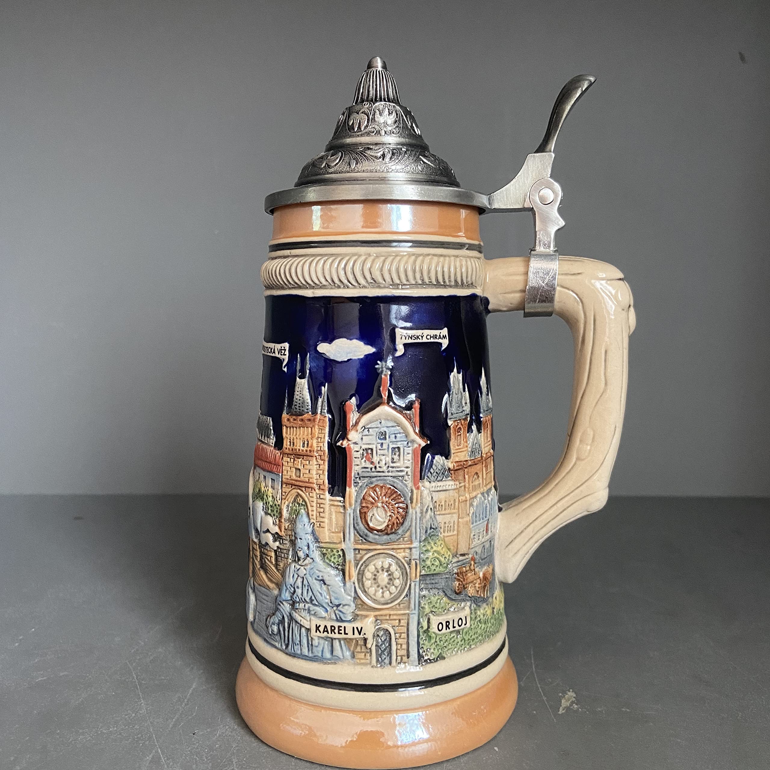 Boccale da birra tedesco con emblema del castello di Praga con coperchio, regalo di Pasqua per uomini, papà, migliore amico, appassionato di birra, autentico souvenir da collezione inciso a
