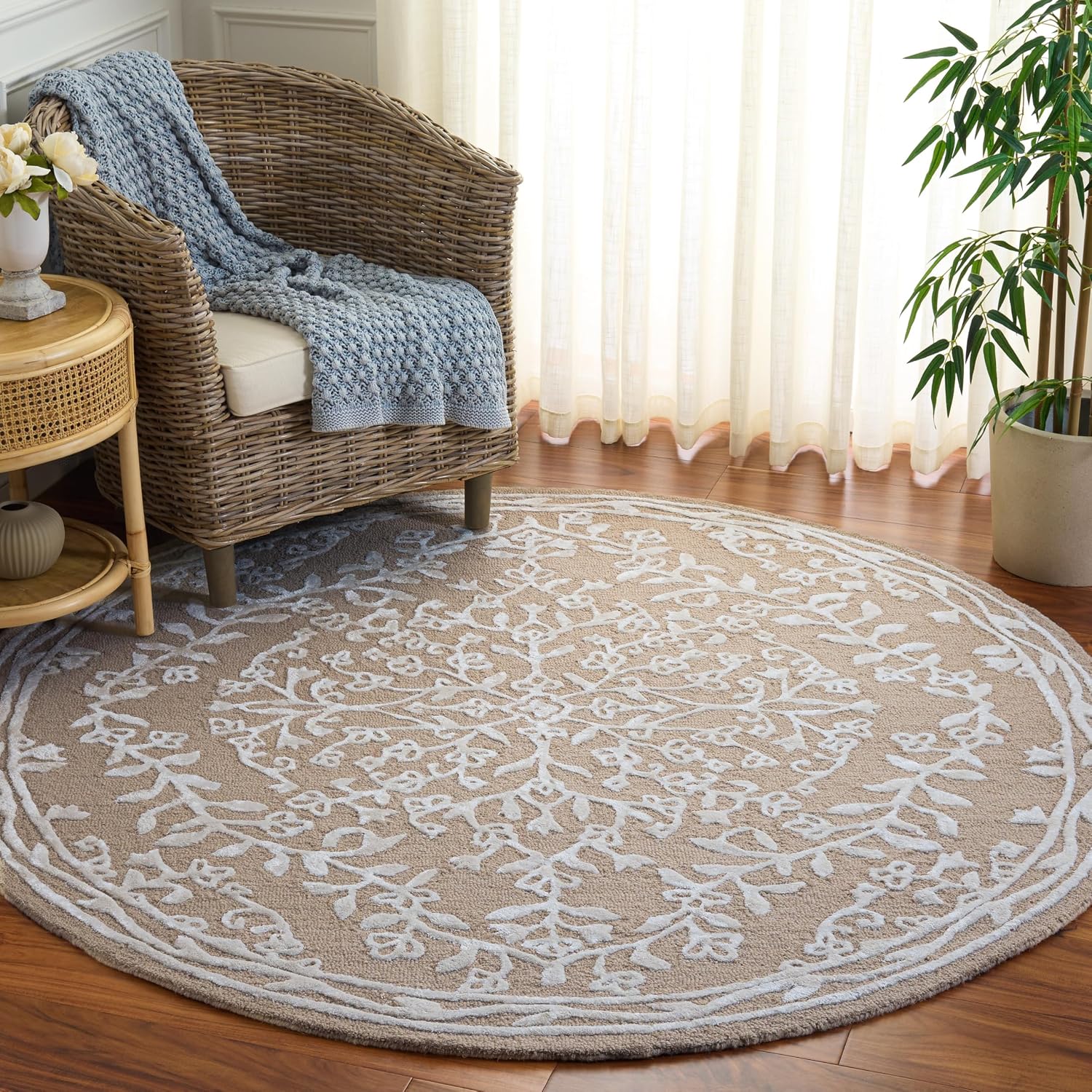 SAFAVIEH Area Rug 5x8 - Glamour Collection - Beige & Ivory, Handmade Wool & Viscose, Ideal for Living Room, Bedroom, Dining Space (GLM616B)