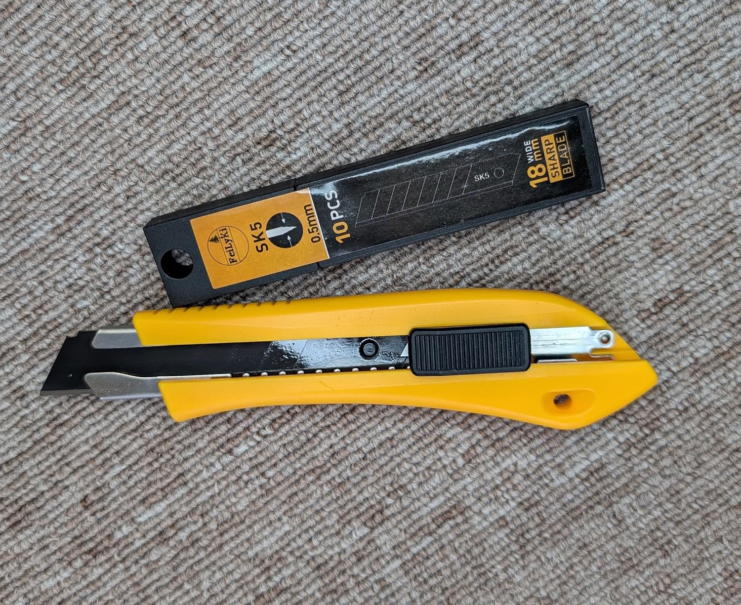 100-Pack18mm Blades Box Cutter Blades Snap Off Blades Utility Knife Blades Black Blade,SK5-2037