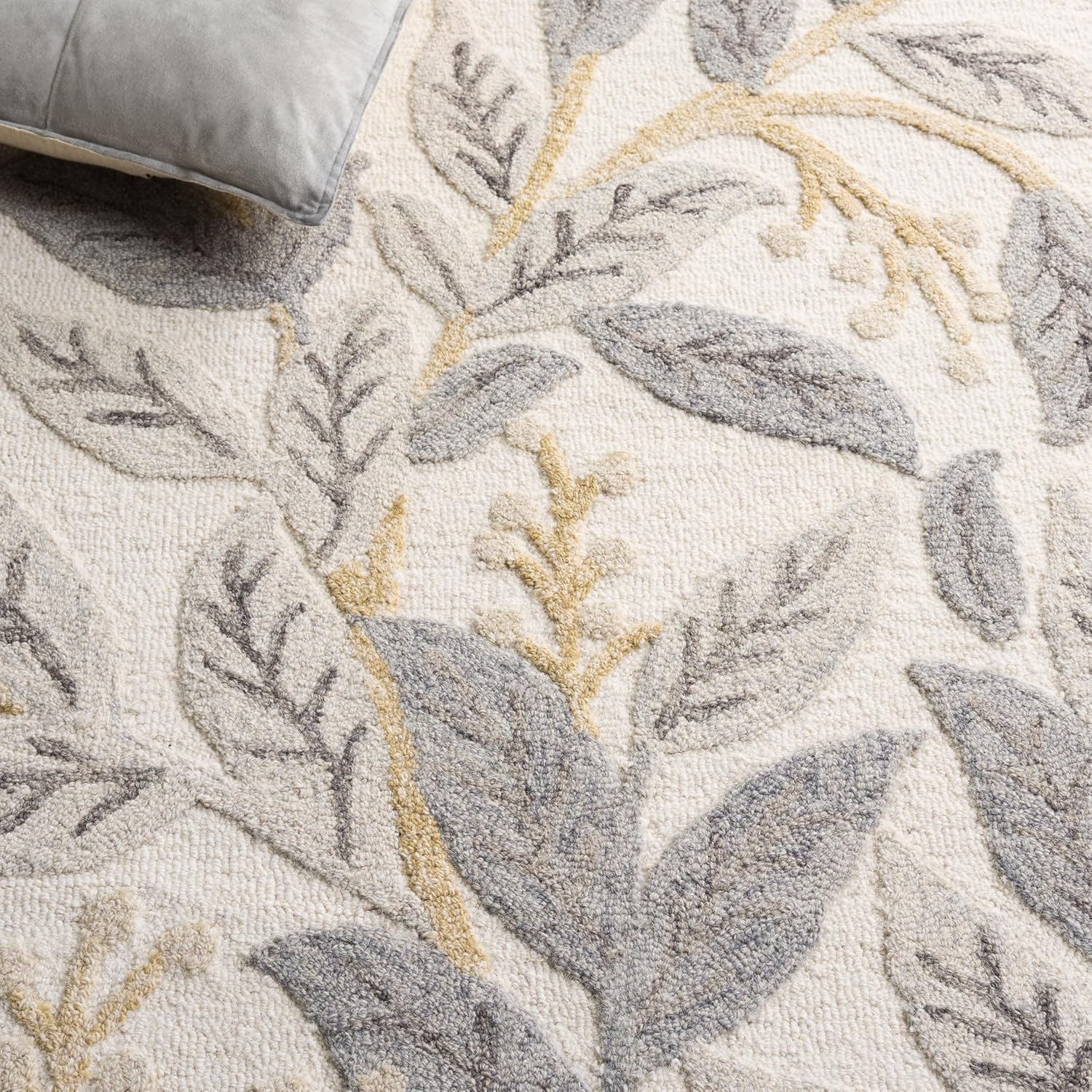 SAFAVIEH Area Rug 5x8 - Jardin Collection - Ivory & Grey, Handmade Wool, Ideal for Living Room, Bedroom, Dining Space (JAR576F)
