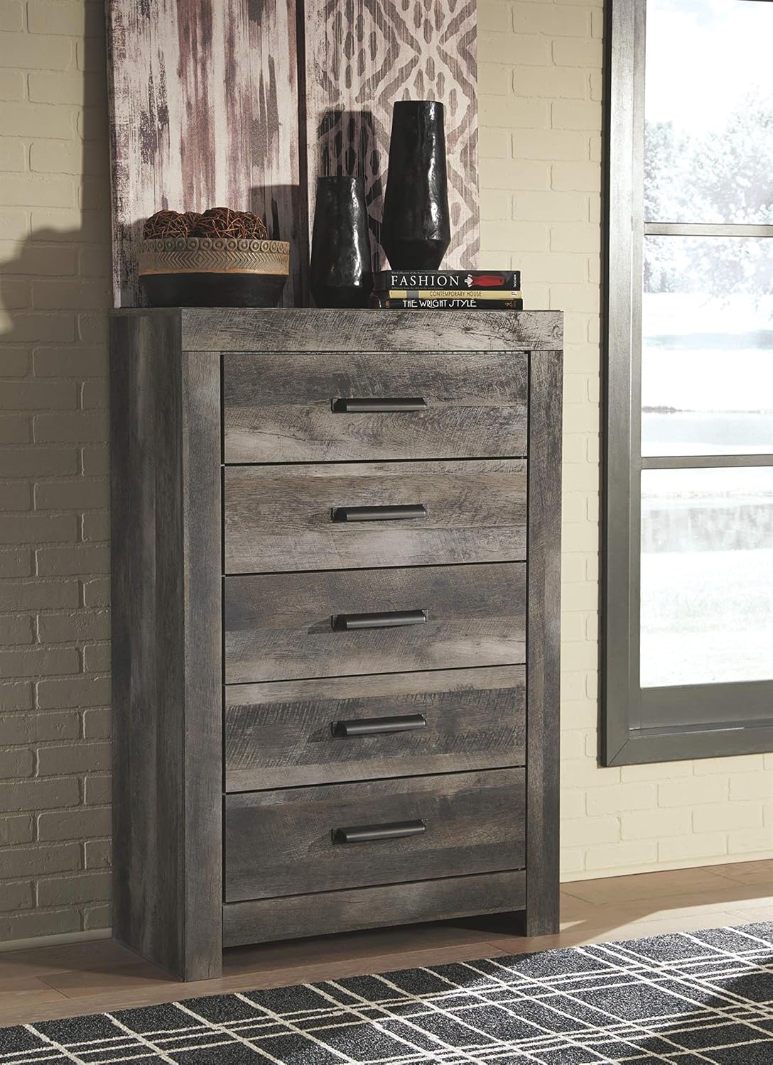 BOWERY HILL Contemporary Engineered Wood 5 Drawer Chest, Gray Finish, 33.7” W x 15.31” D x 51.02” H, Replicated Oak Grain, Plank-Style Top, Dark Hooded Pulls, Modern Bedroom Storage Furniture