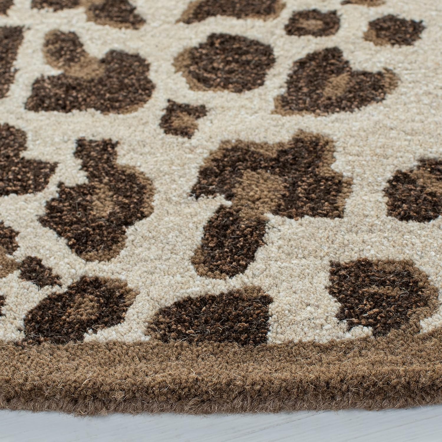 Martha Stewart x SAFAVIEH Area Rug Collection - 6' Round, Sequoia Brown, Handmade Wool & Viscose, Ideal for Living Room, Bedroom, Office, Dining Space (MSR3621C)