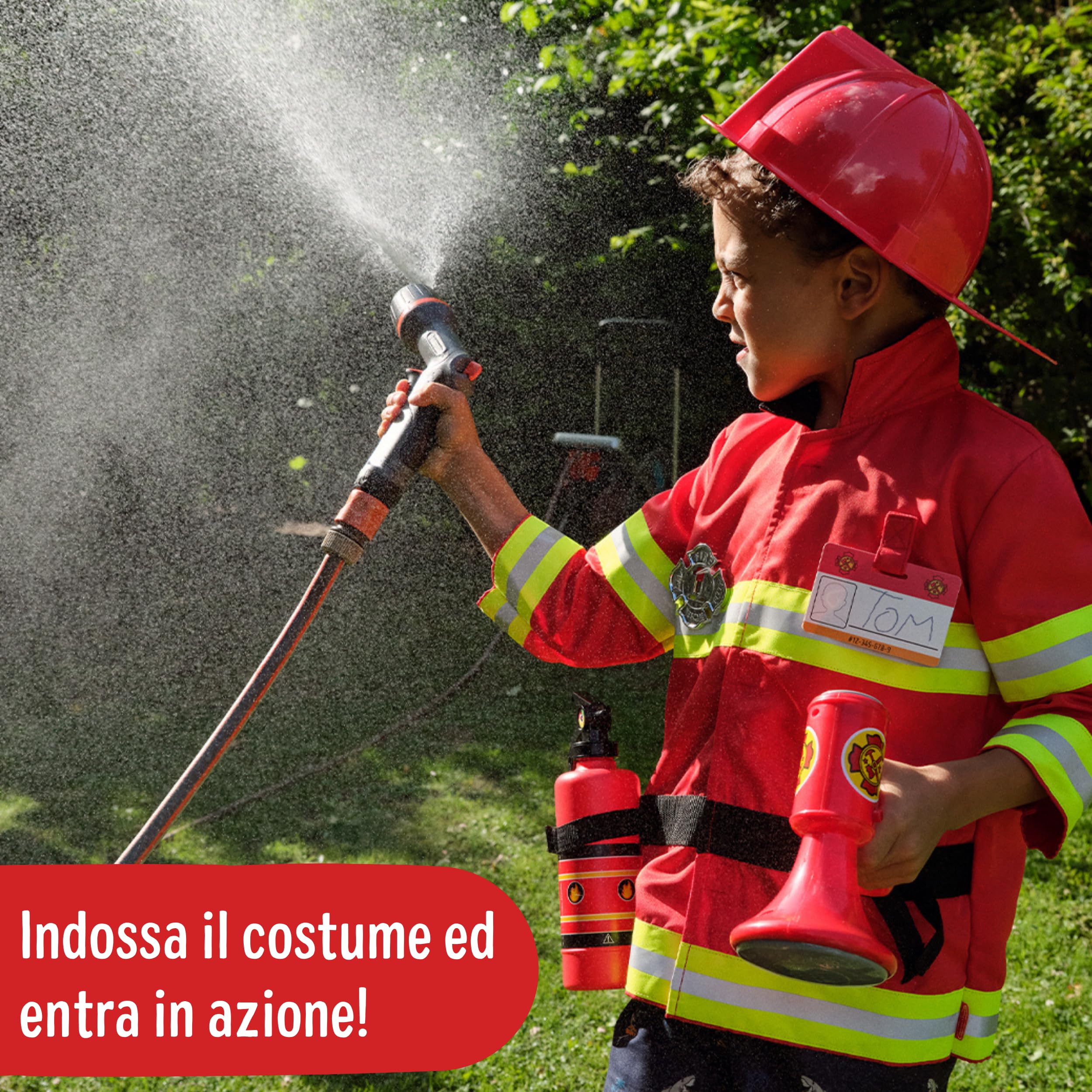 Melissa & Doug Costume da Pompiere - Gioco Vigile del Fuoco, Vestito Carnevale con Casco, Estintore, Ascia e Badge, Costumi di Halloween o Carnevale, Regalo per Bambini e Bambine, 3+ Anni