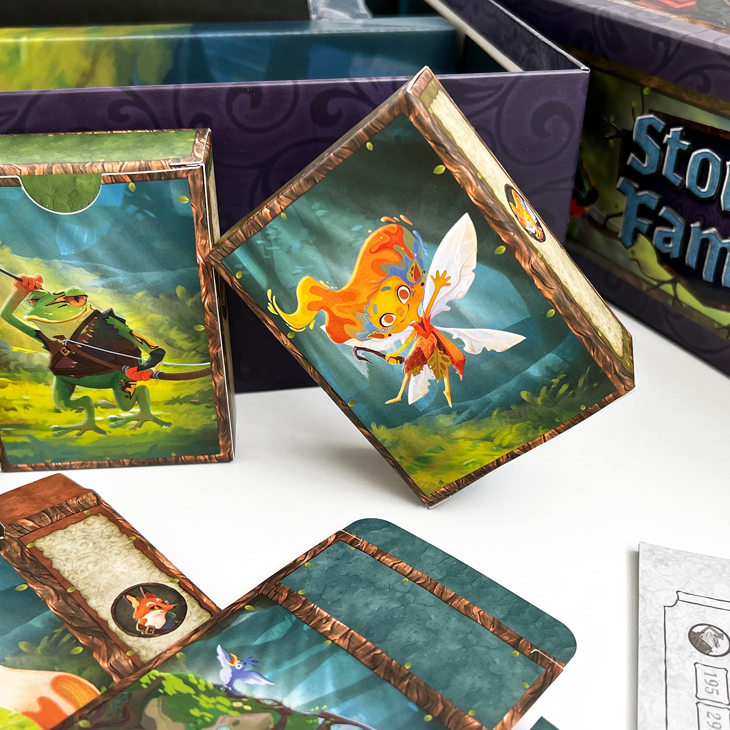 Asmodee - Historie rodzinne - gra planszowa z aplikacją, dla 1-4 graczy, 8+ lat, wydanie włoskie