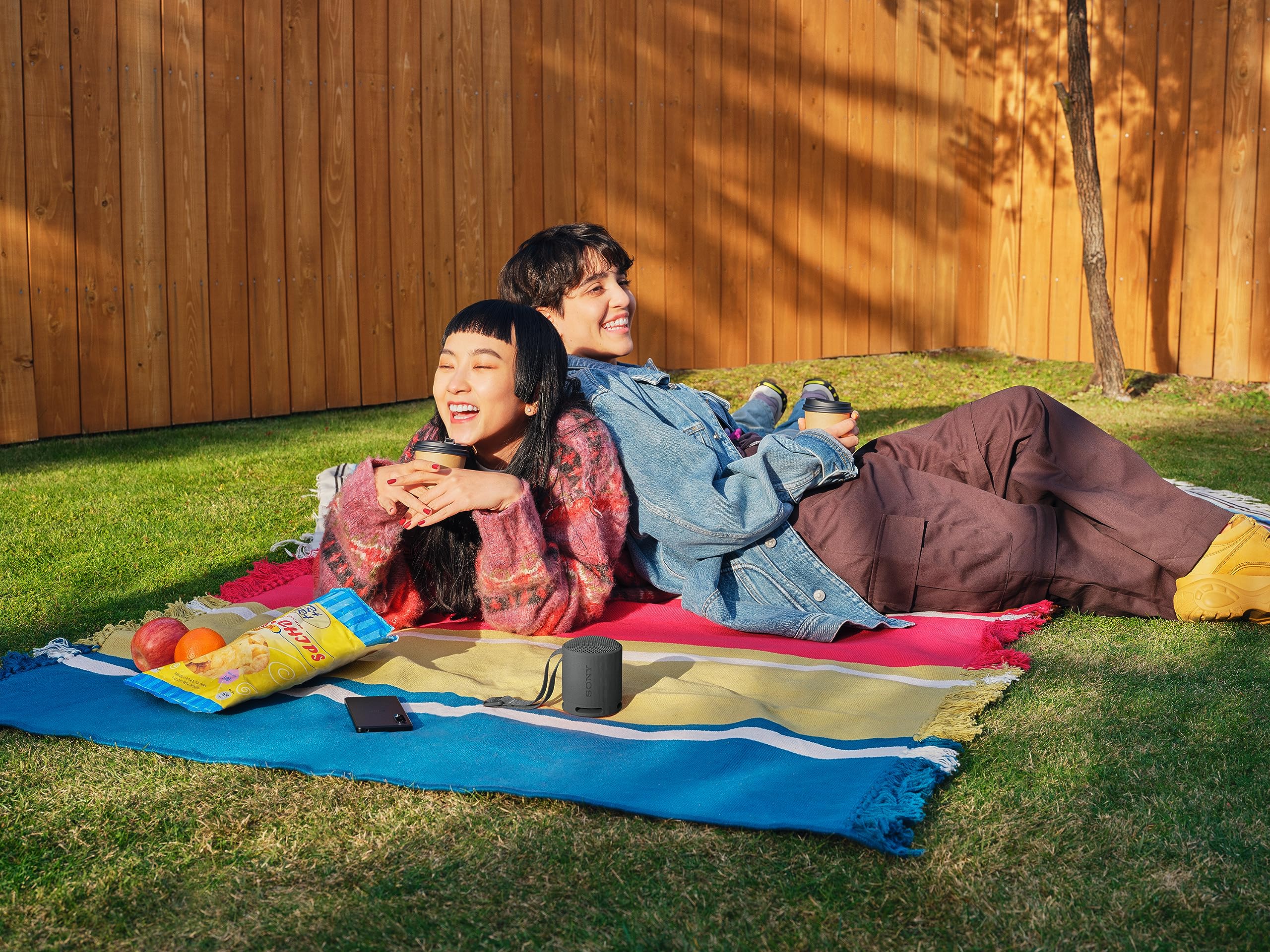 Sony SRS-XB100 - Kabelloser Bluetooth-Lautsprecher, tragbar, leicht, kompakt, Outdoor, Reise, langlebig, IP67 wasser- und staubdicht, 16 Std Akku, Trageriemen, Freisprechfunktion, schwarz