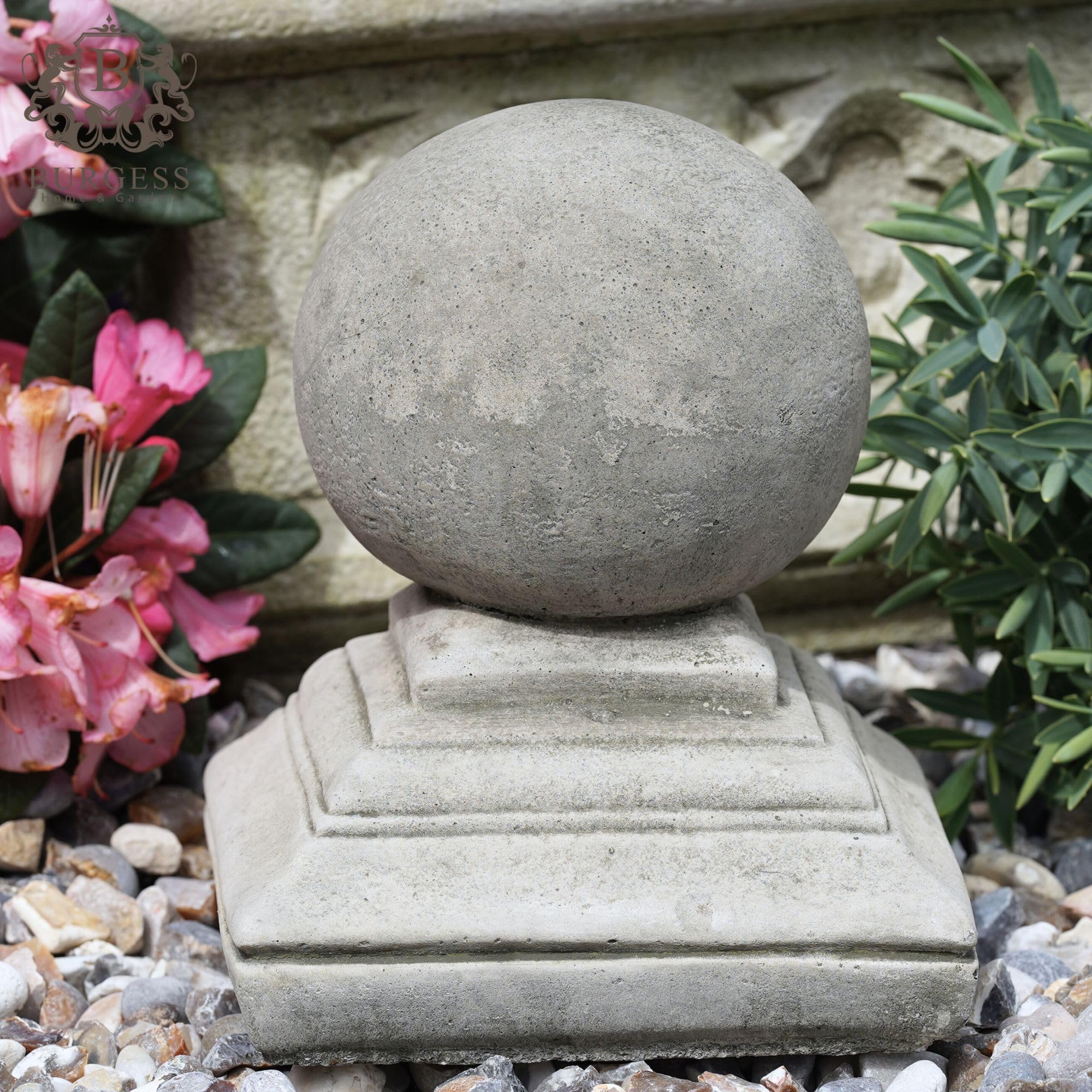 Puntali in pietra sfalsata | Capitelli per pali da giardino in pietra calcarea, ornamento da giardino a pilastro