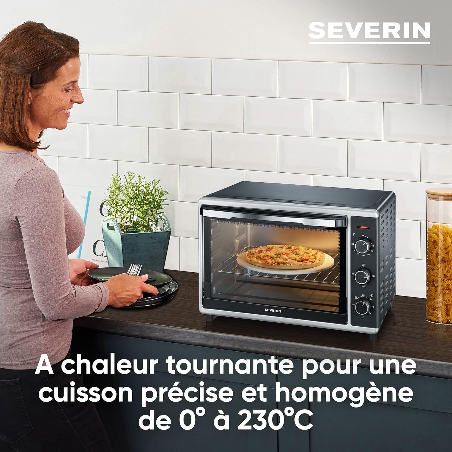 Woman placing food into the SEVERIN Mini-Oven TO 2058, highlighting convection heating